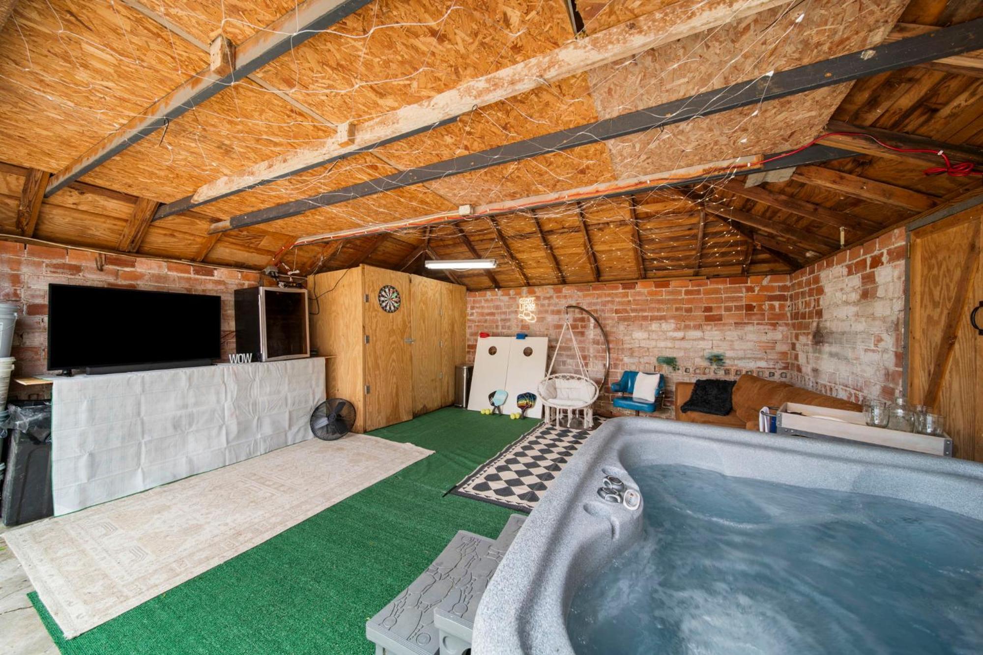 Ivy W Hot Tub By Hvnlyhomes Holiday home Tulsa