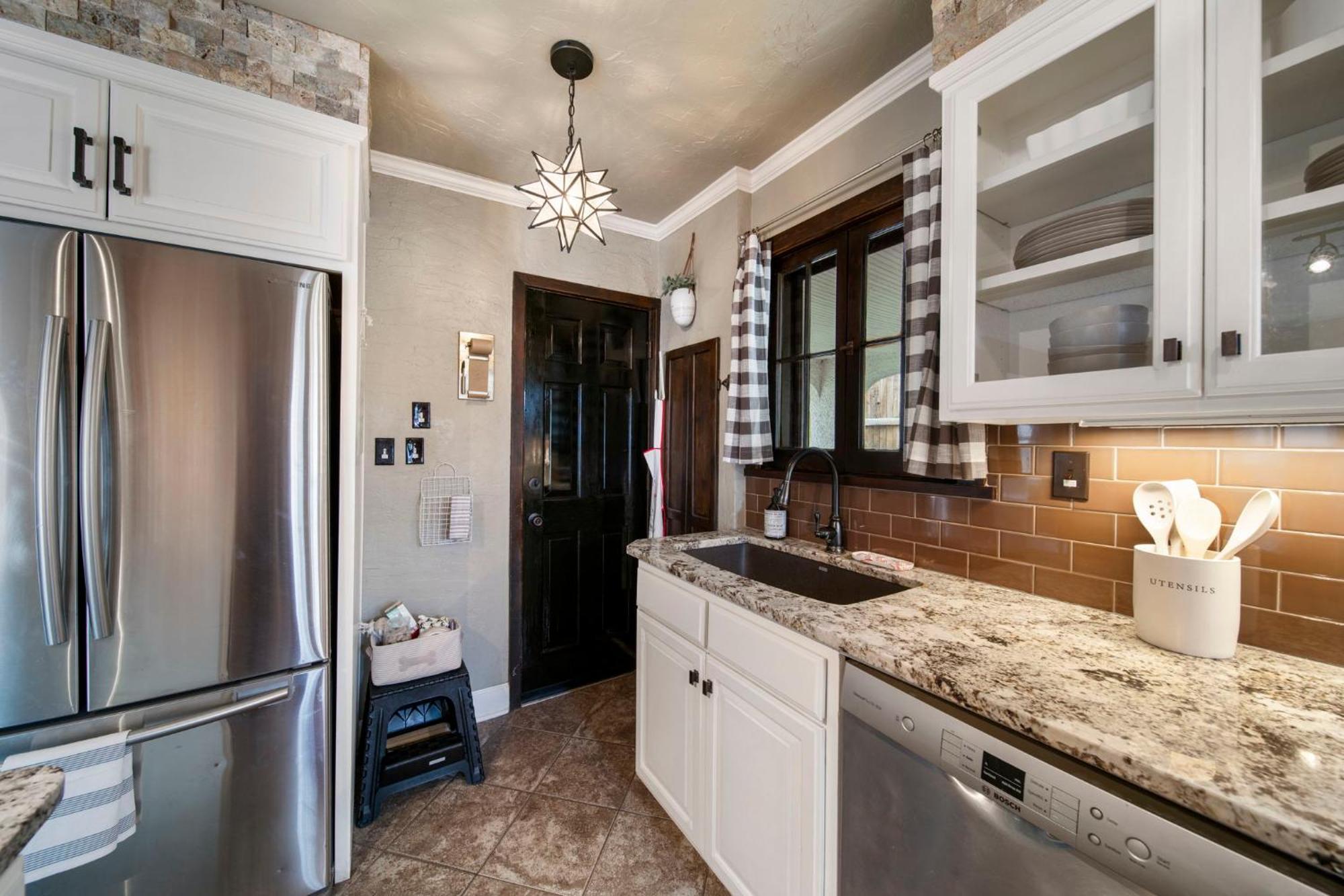 Ivy W Hot Tub By Hvnlyhomes Holiday home