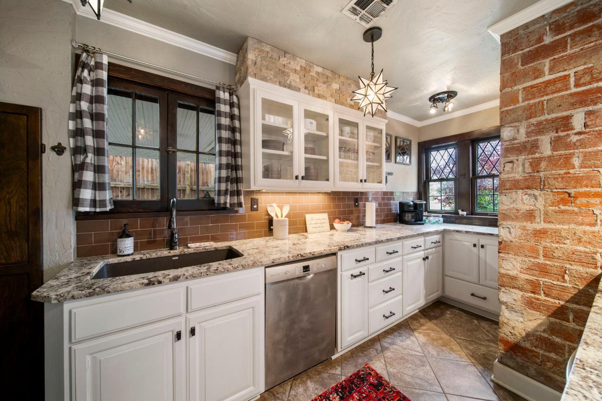 Ivy W Hot Tub By Hvnlyhomes Holiday home *