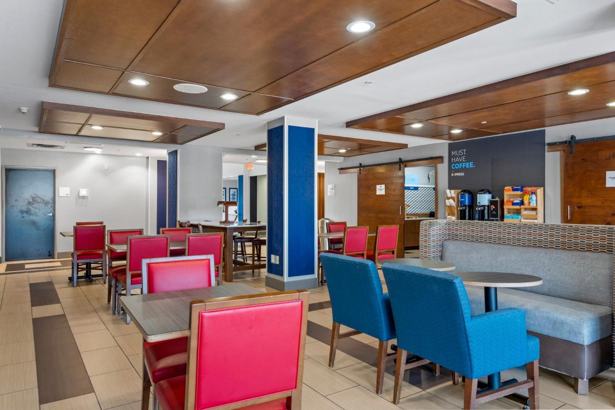 Express South Bixby By Ihg Hotel 2*