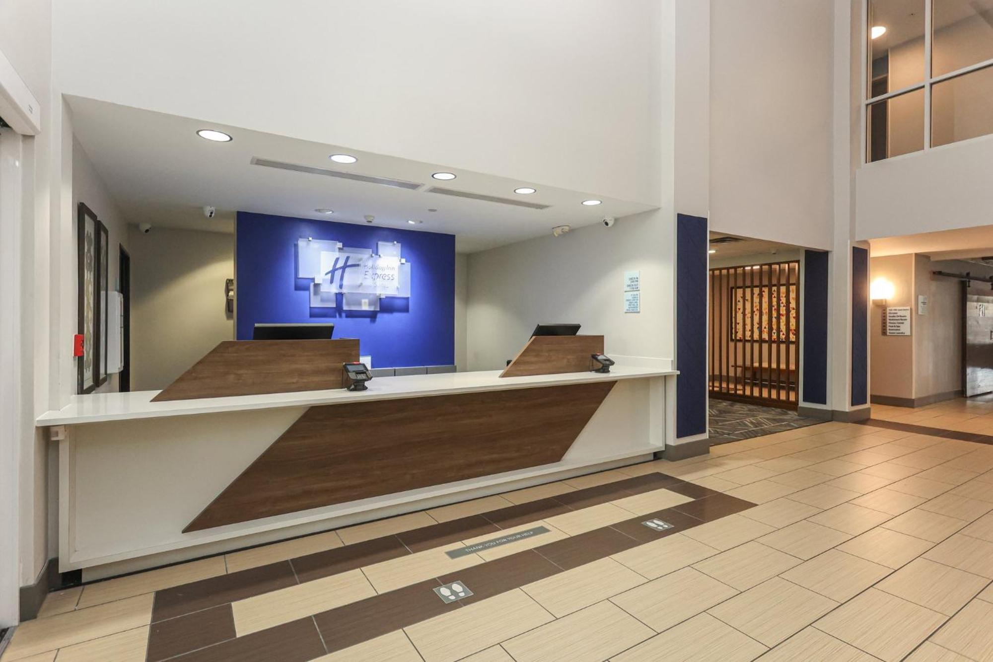 Express South Bixby By Ihg Hotel 2*