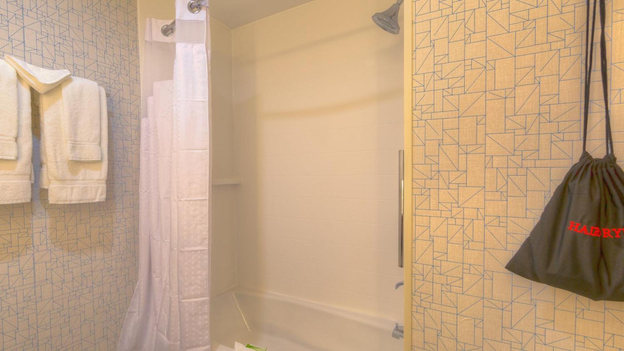 Express & Midtown By Ihg Hotel