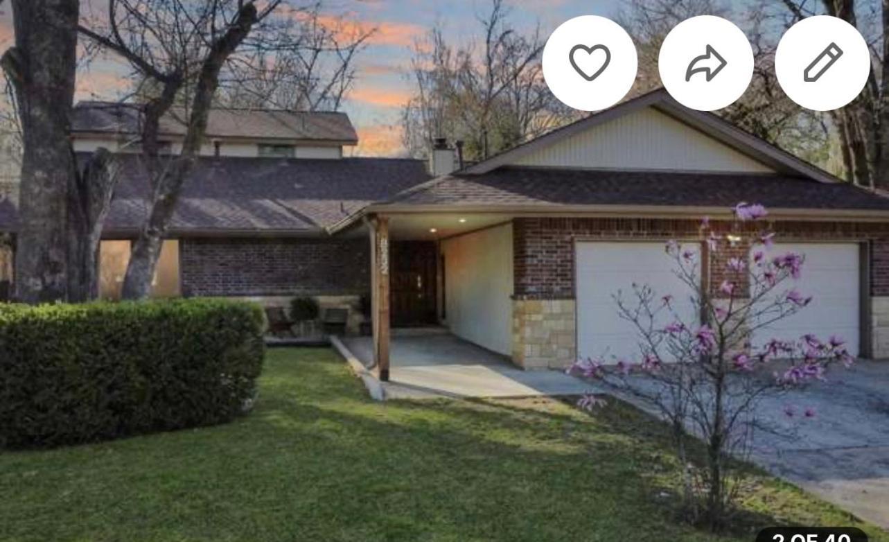 Centrally Located 5 Bedroom 3 Bath 8 Beds Holiday home Tulsa