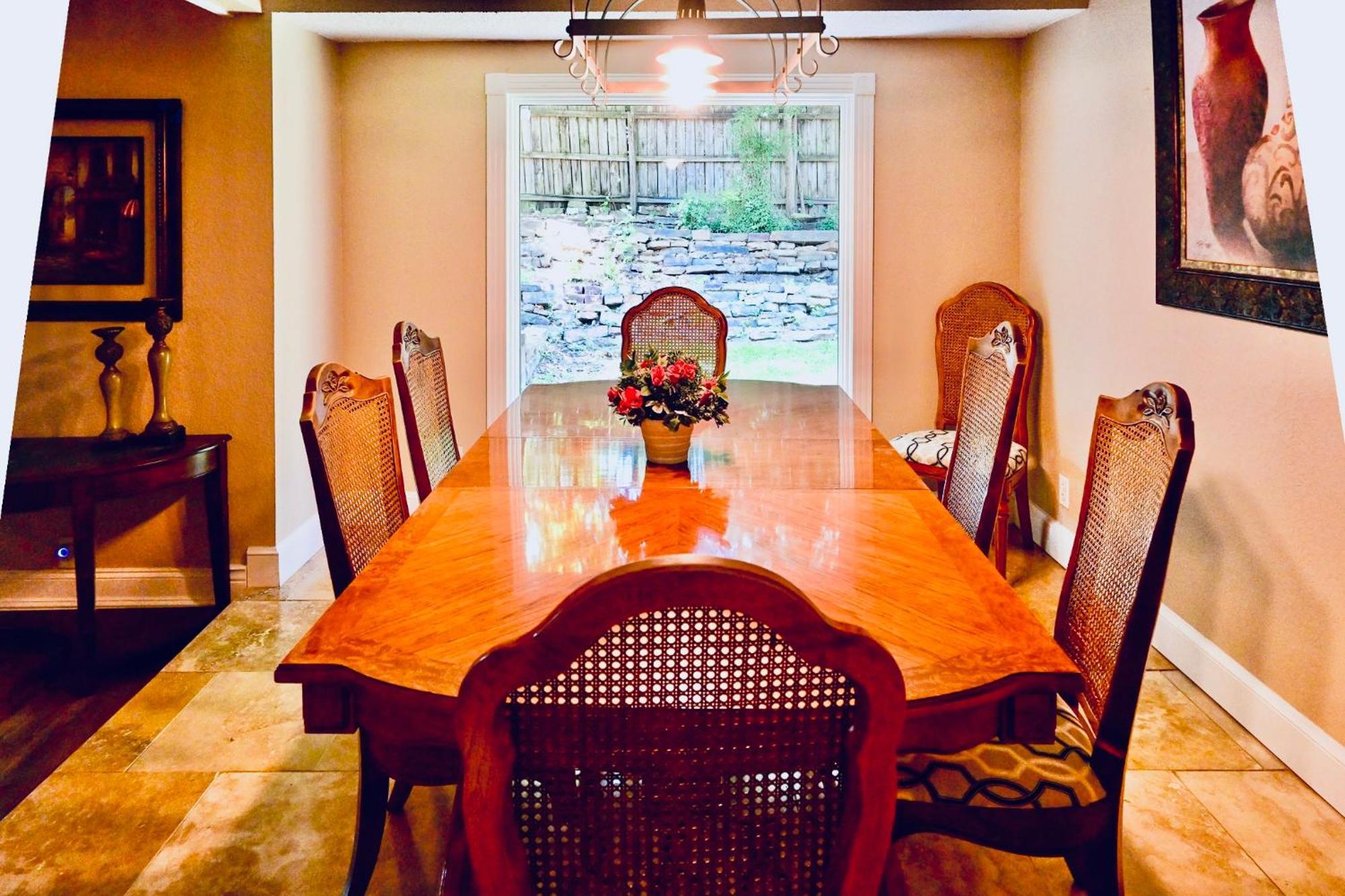 Centrally Located 5 Bedroom 3 Bath 8 Beds Tulsa
