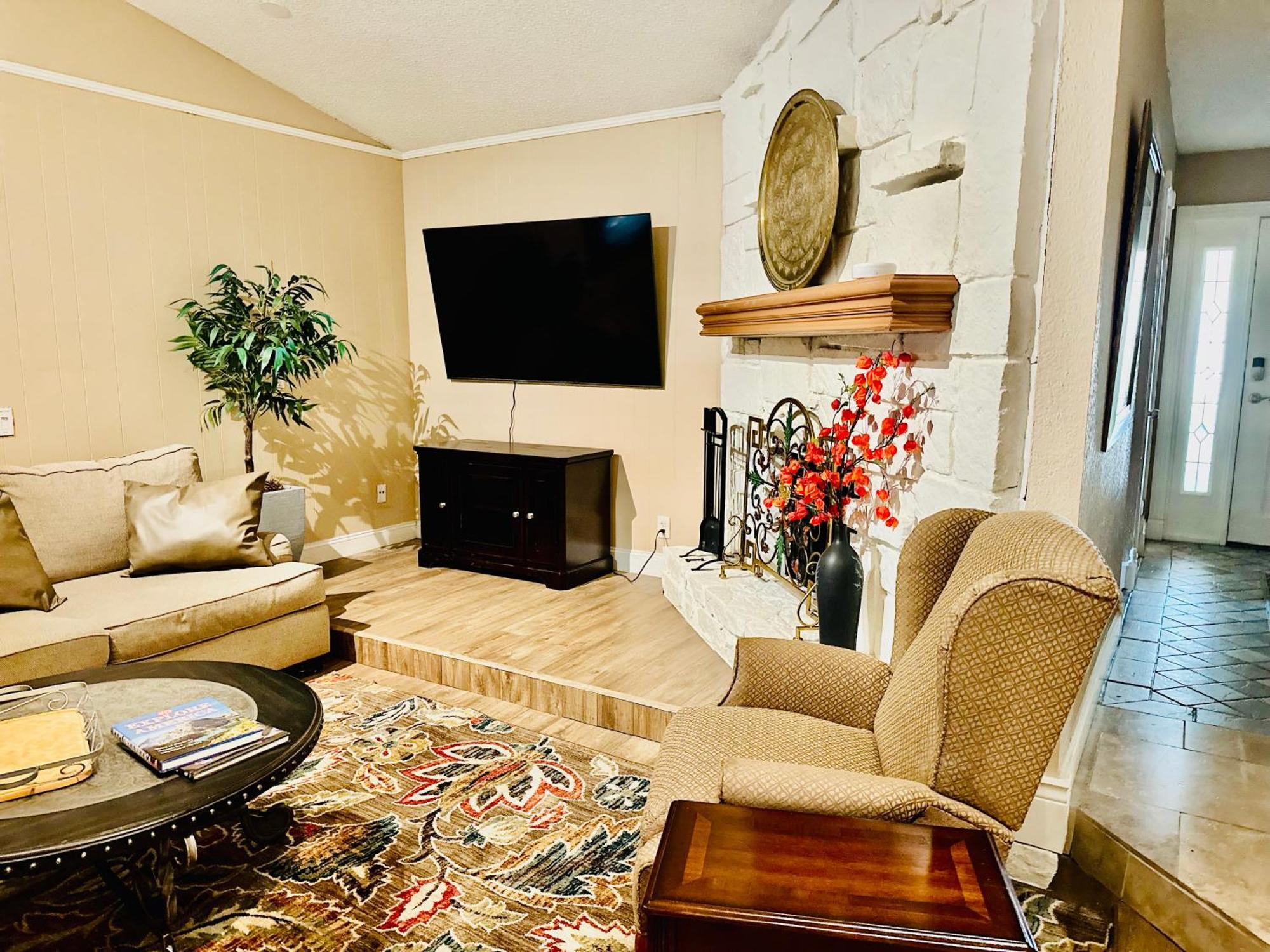 Centrally Located 5 Bedroom 3 Bath 8 Beds