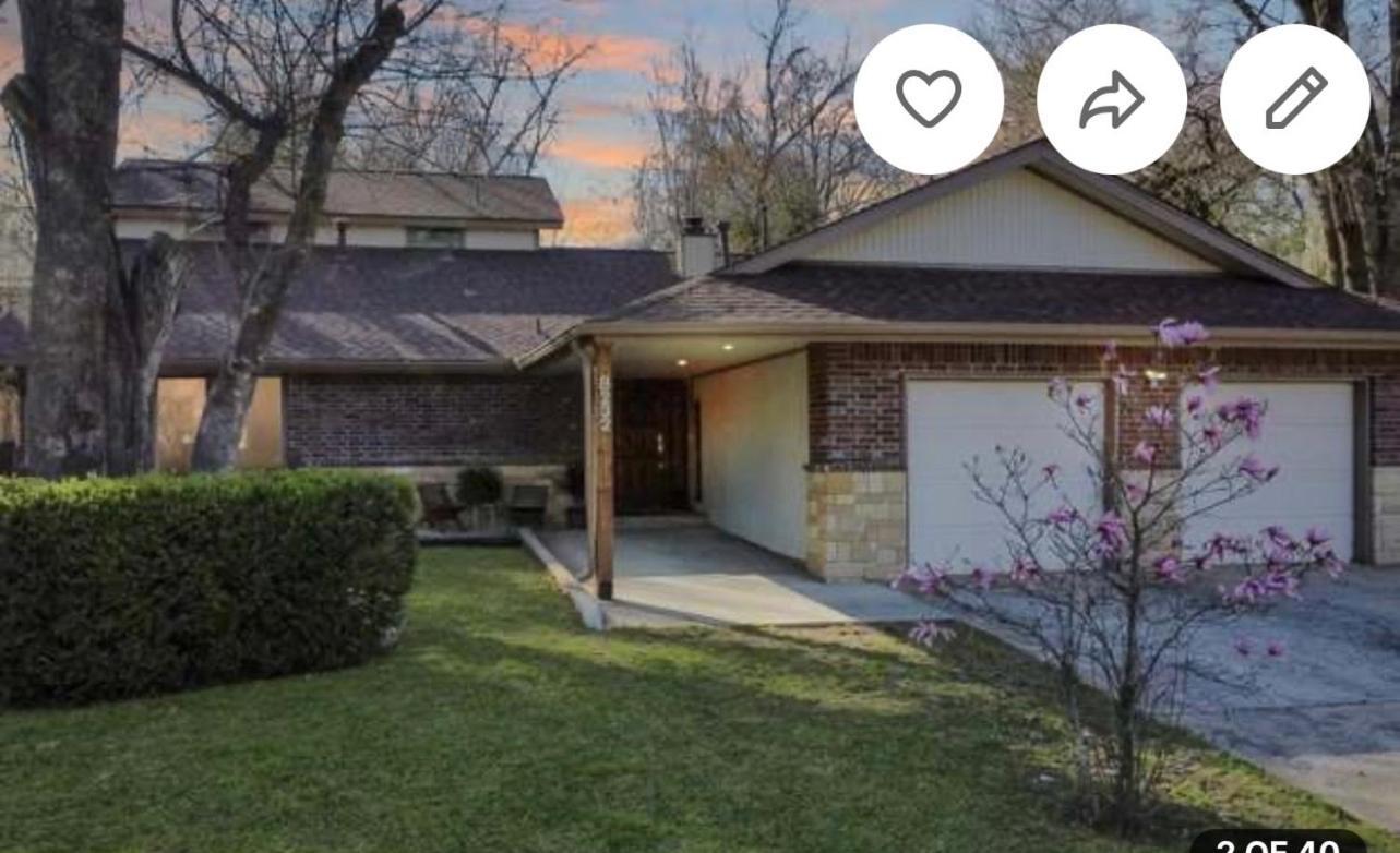 Holiday home Centrally Located 5 Bedroom 3 Bath 8 Beds Tulsa