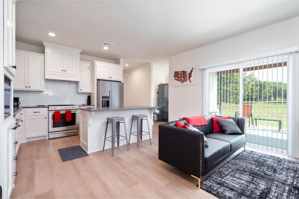 Holiday home Newly Built Modern Getaway On Private Acreage! *