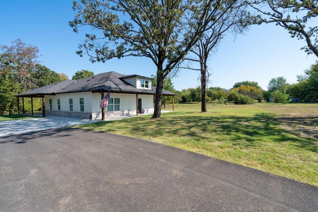 Newly Built Modern Getaway On Private Acreage! Tulsa