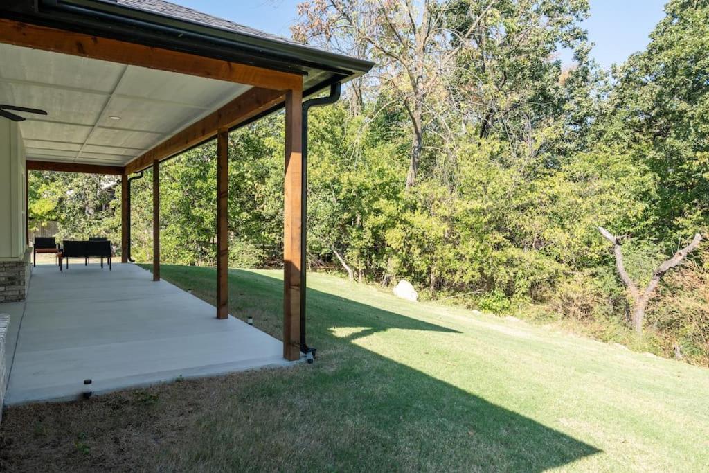 Newly Built Modern Getaway On Private Acreage! Holiday home