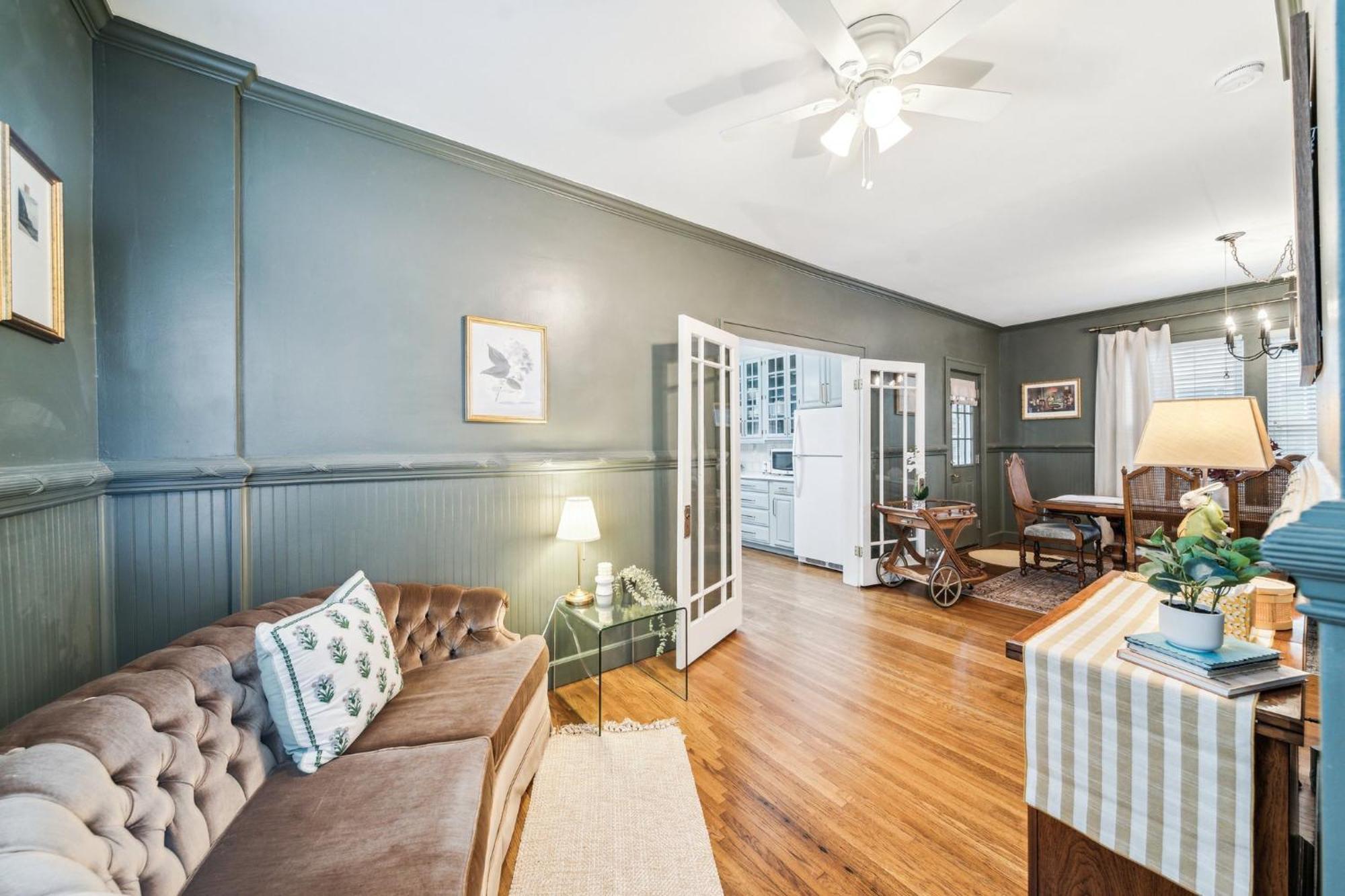 Hottub, Pool Table, Basketball, Firepit, Sleeps 8 *