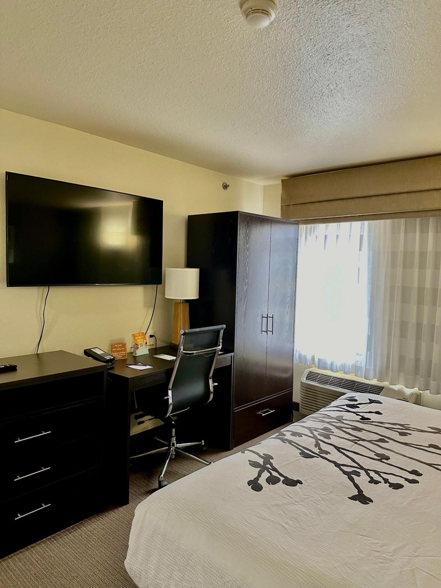 Sleep & I-44 Hotel