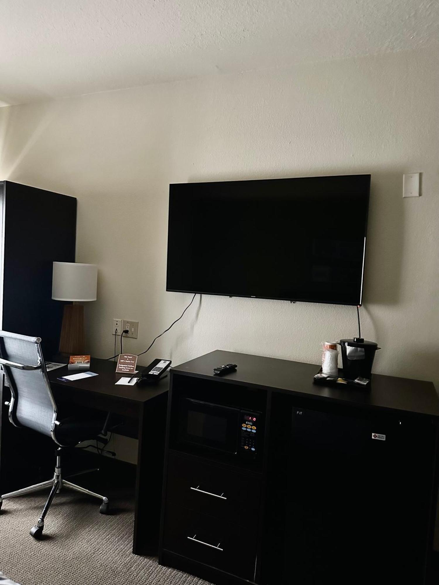 Sleep & I-44 Hotel 3*