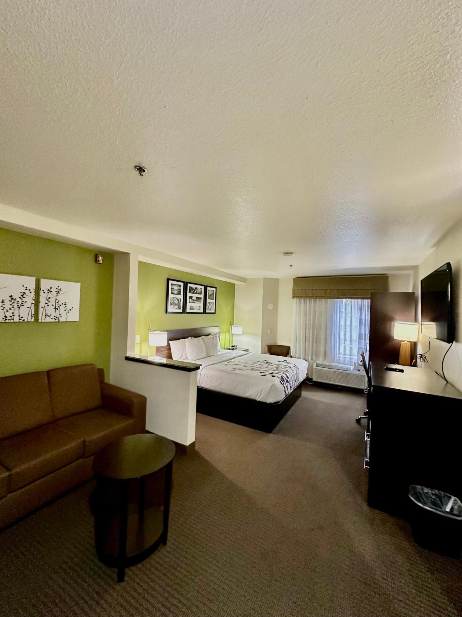 Hotel Sleep & I-44 Tulsa