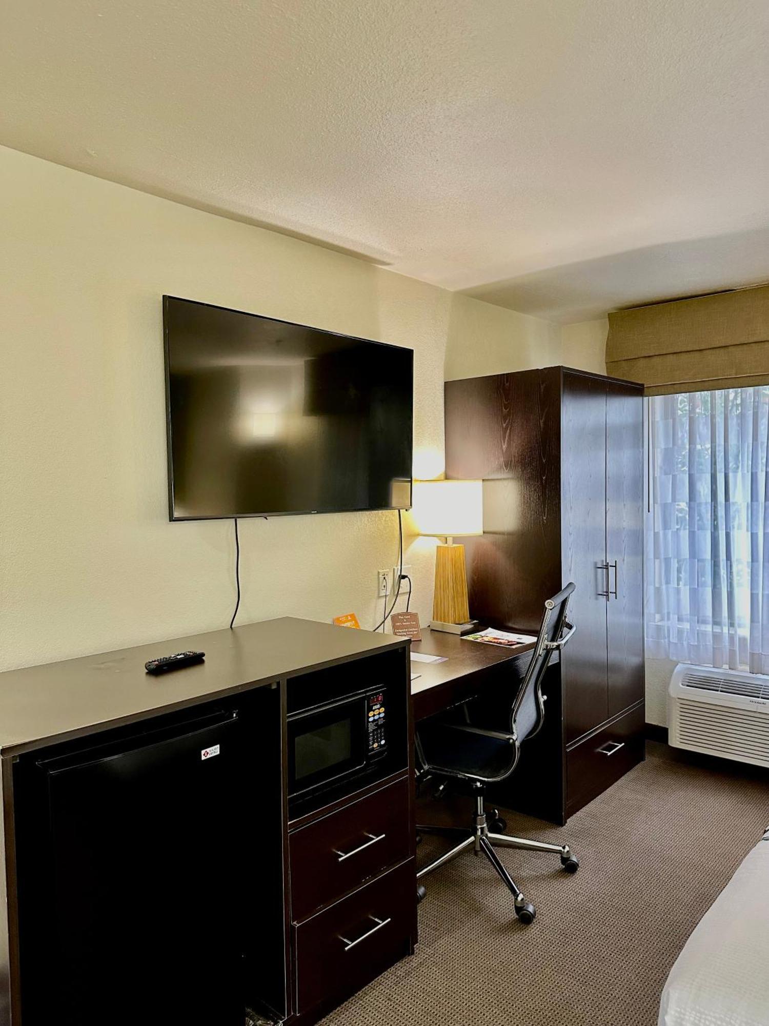 Sleep & I-44 Hotel 3*