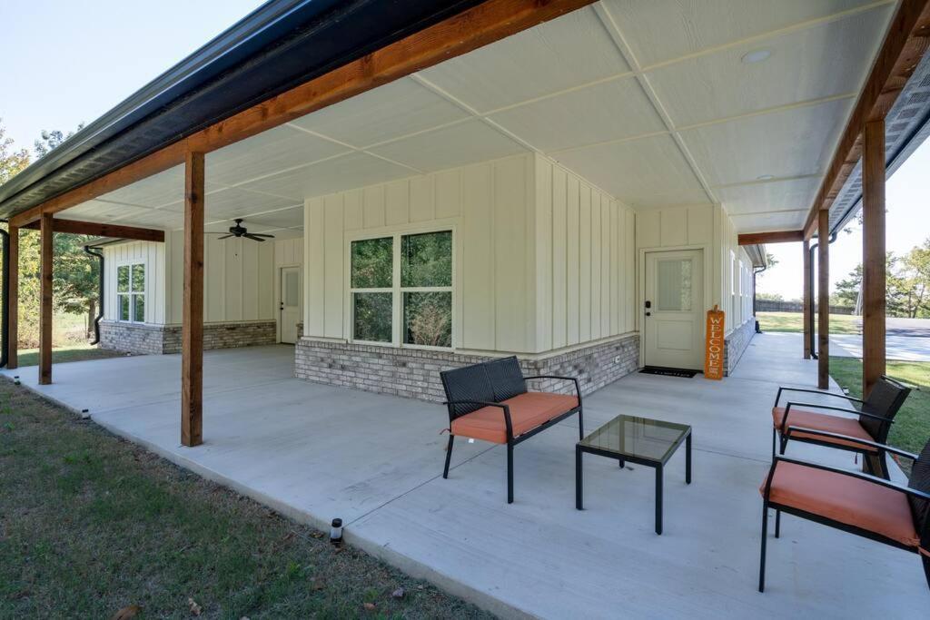 Brand New Modern Getaway On Private Land! Holiday home