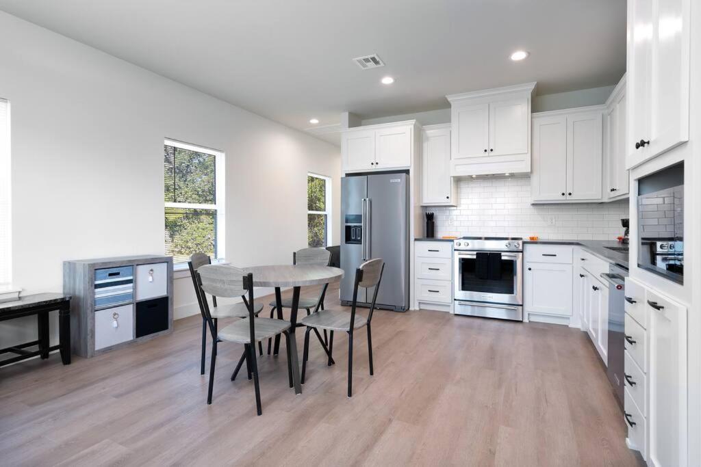 Holiday home Brand New Modern Getaway On Private Land! *