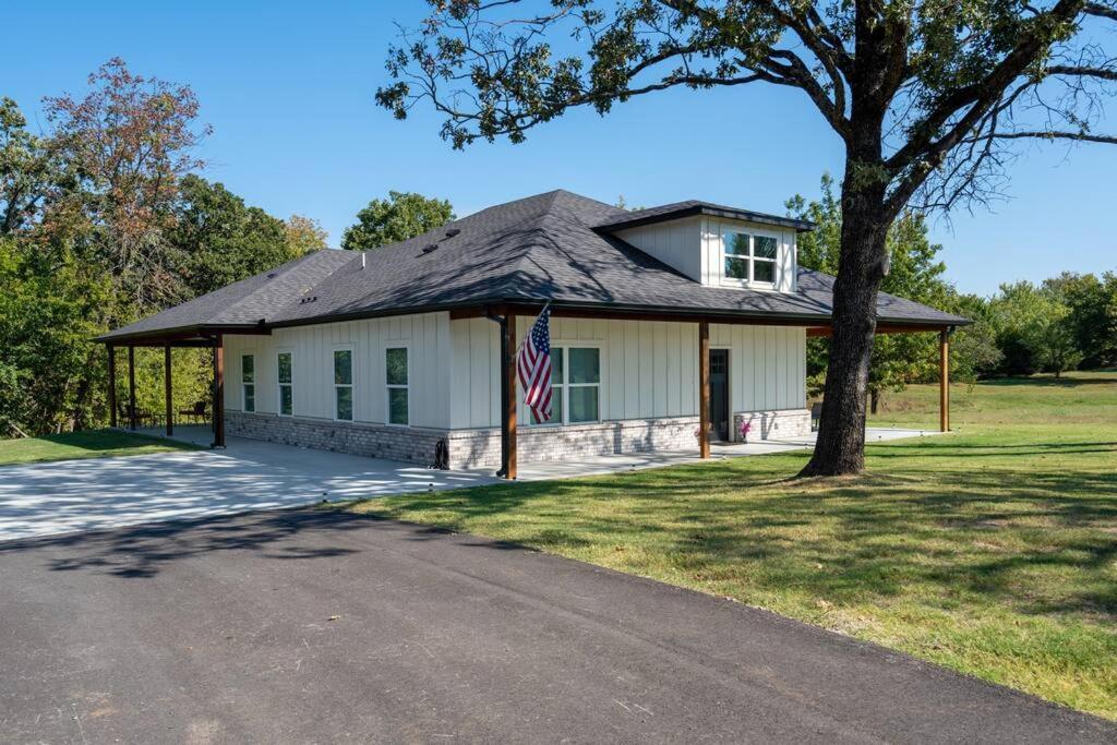 Brand New Modern Getaway On Private Land!