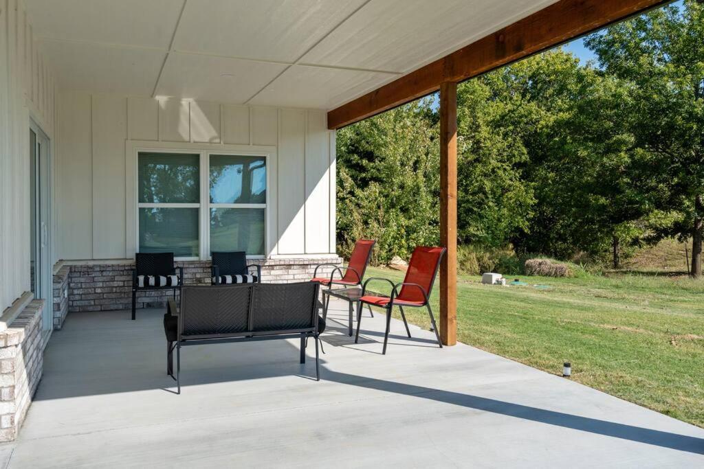 Holiday home Brand New Modern Getaway On Private Land! *