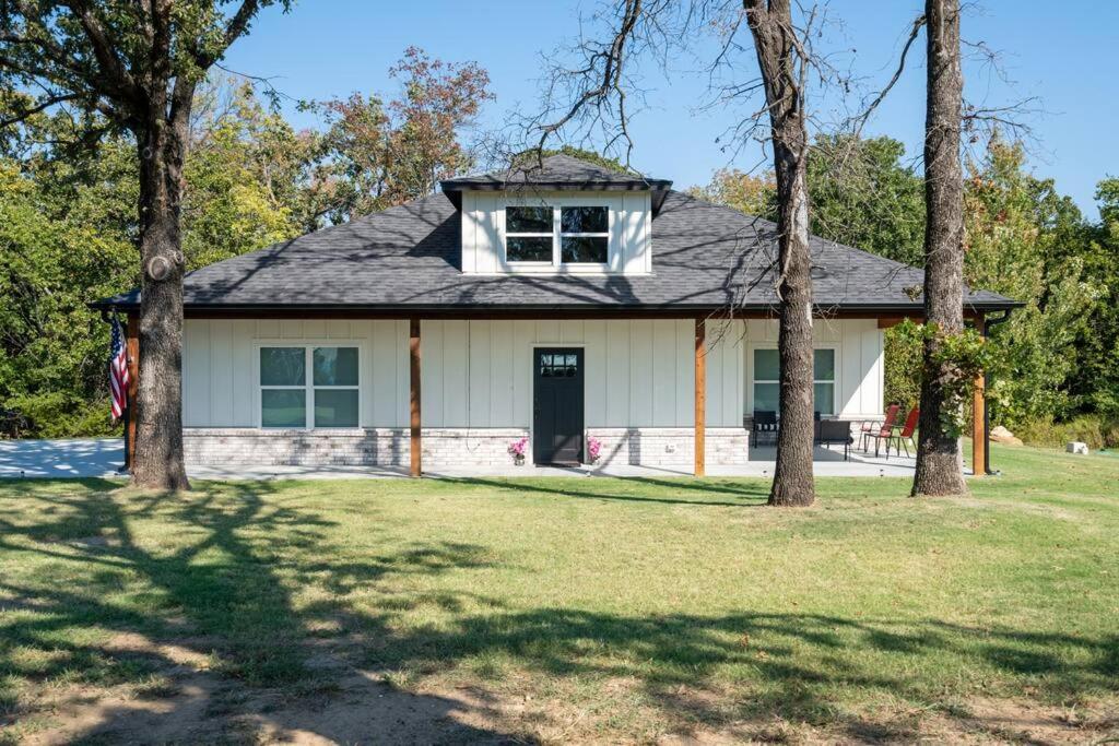 Holiday home Brand New Modern Getaway On Private Land! Tulsa