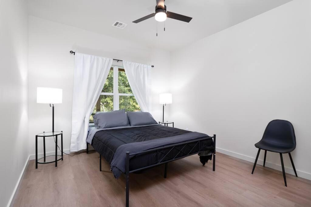 Brand New Modern Getaway On Private Land! Tulsa
