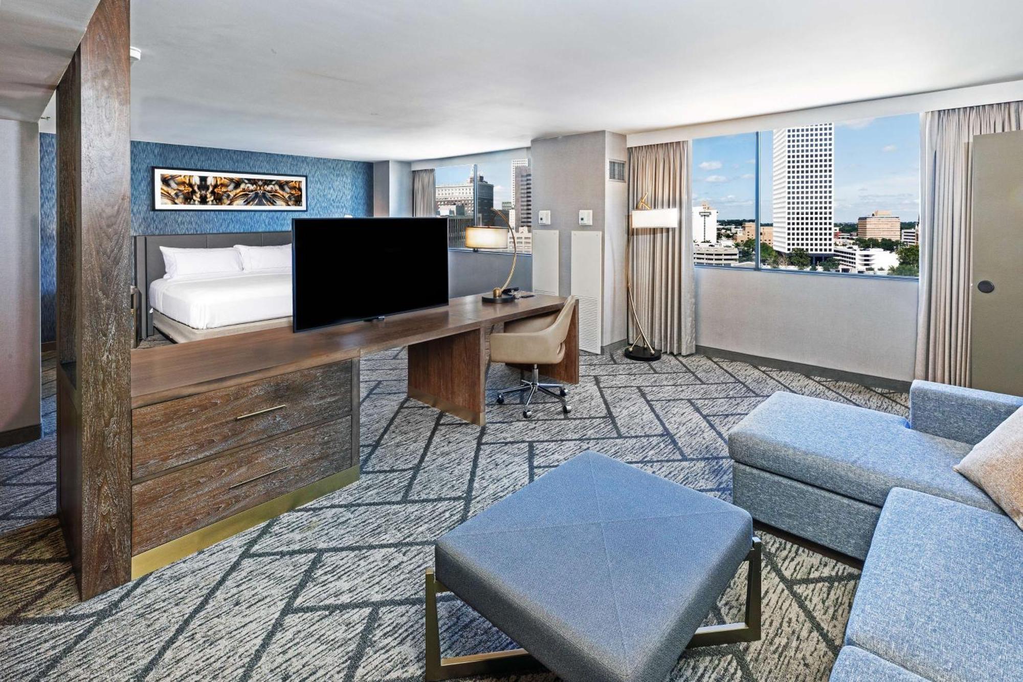 Doubletree By Hilton Downtown Hotel Tulsa