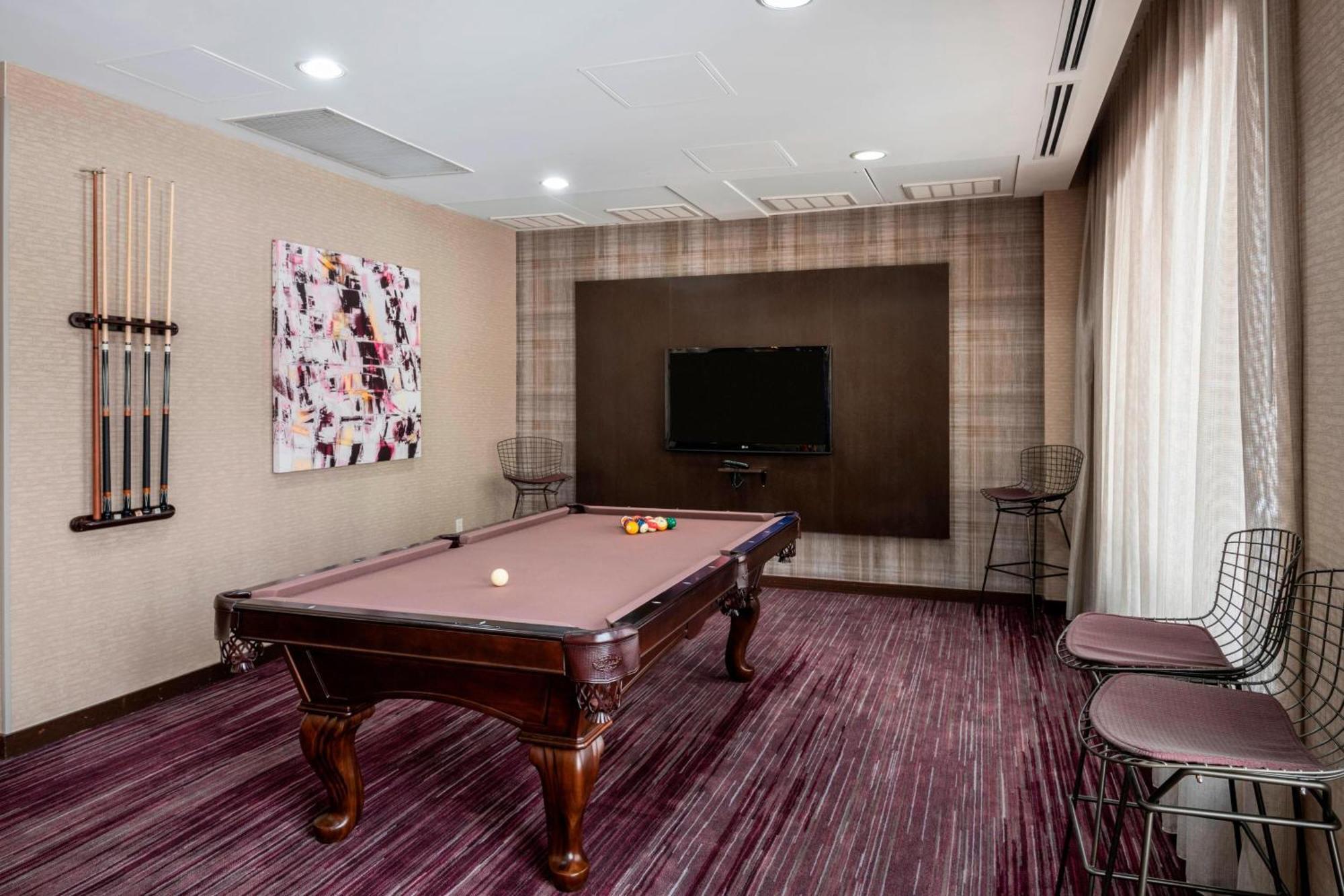Courtyard By Marriott Downtown 4*