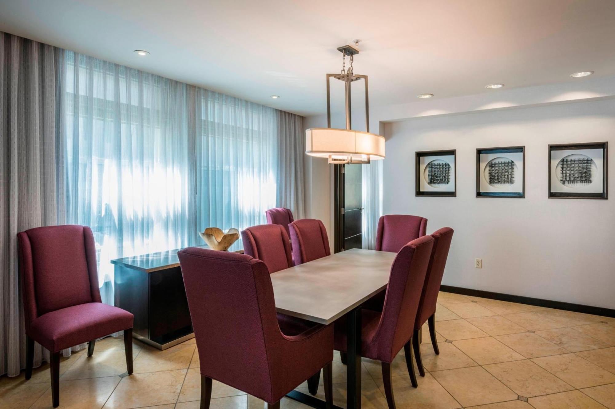 Courtyard By Marriott Downtown Tulsa