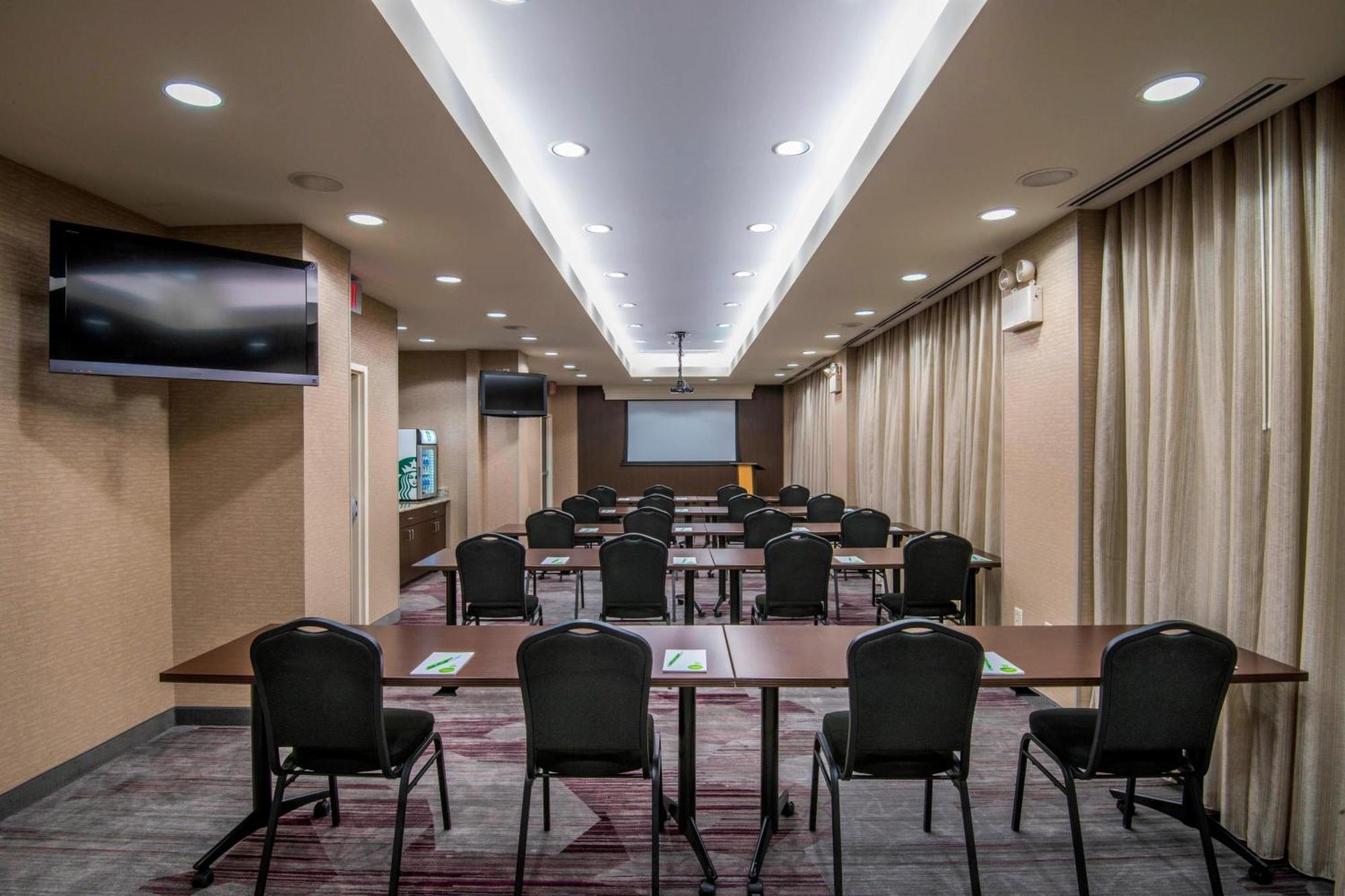 Courtyard By Marriott Downtown Hotel Tulsa