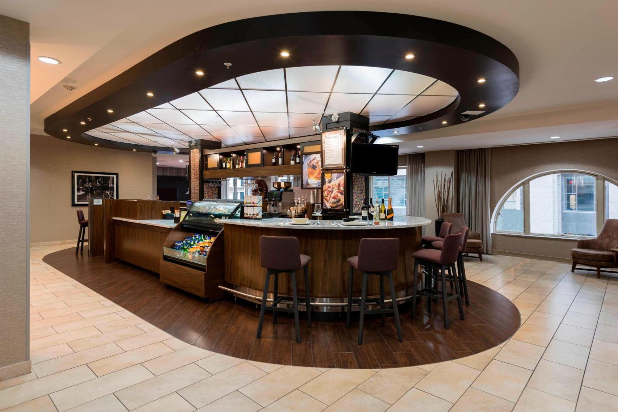 Courtyard By Marriott Downtown 4*