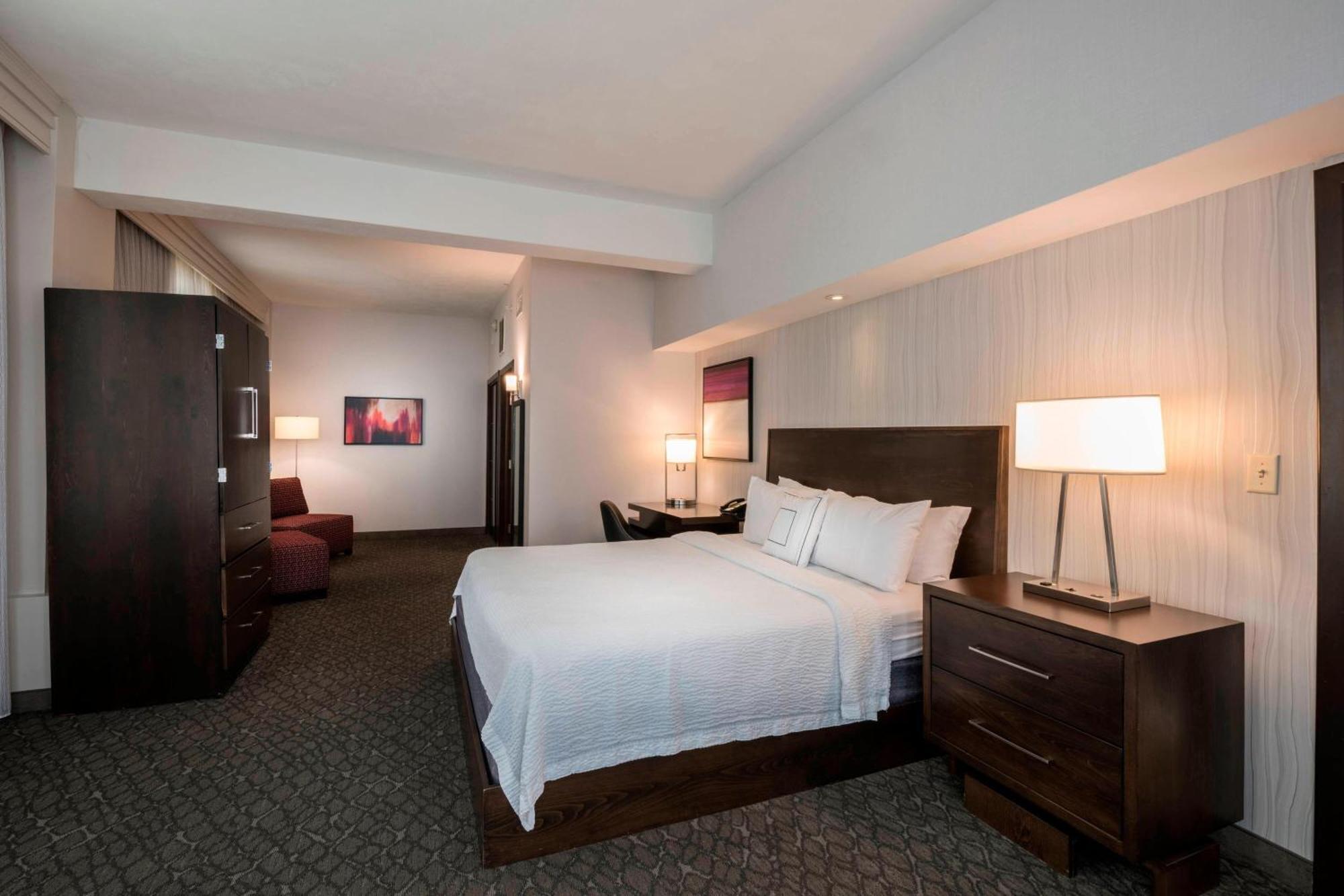 Courtyard By Marriott Downtown Tulsa