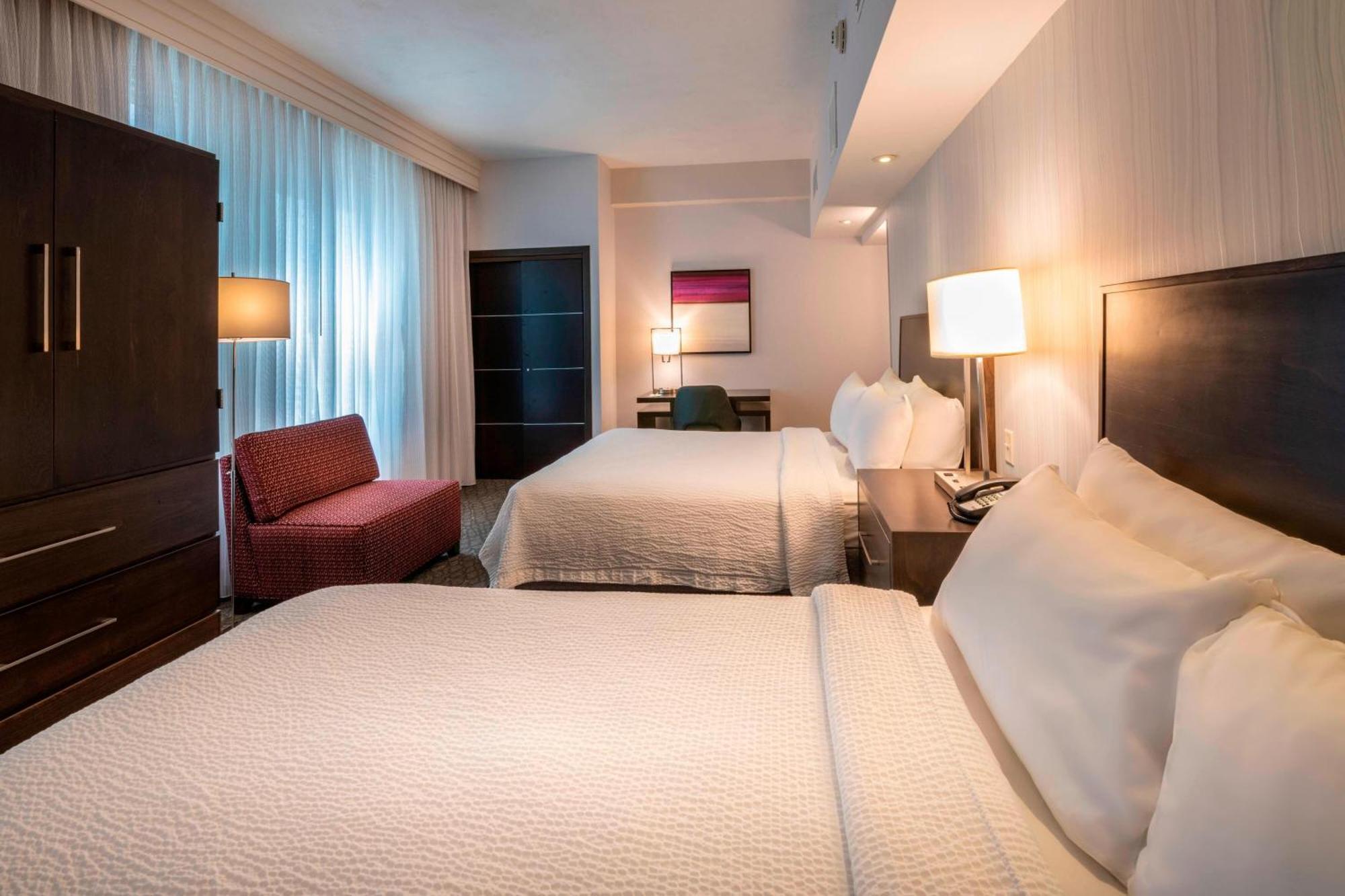 Courtyard By Marriott Downtown