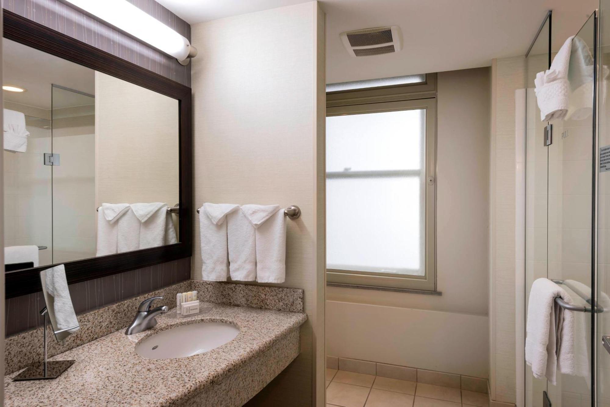 Courtyard By Marriott Downtown Hotel 4*
