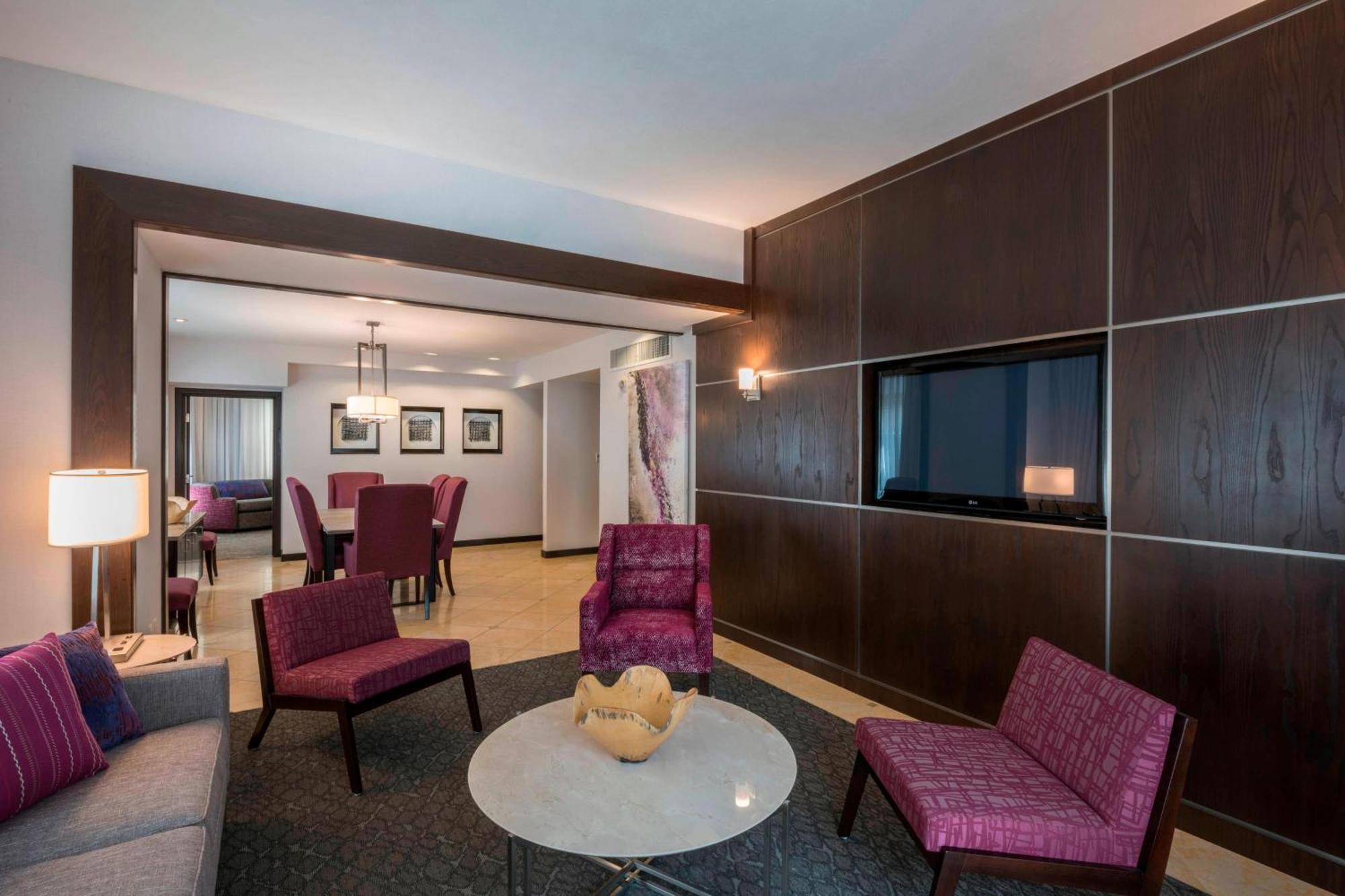 Courtyard By Marriott Downtown Hotel Tulsa
