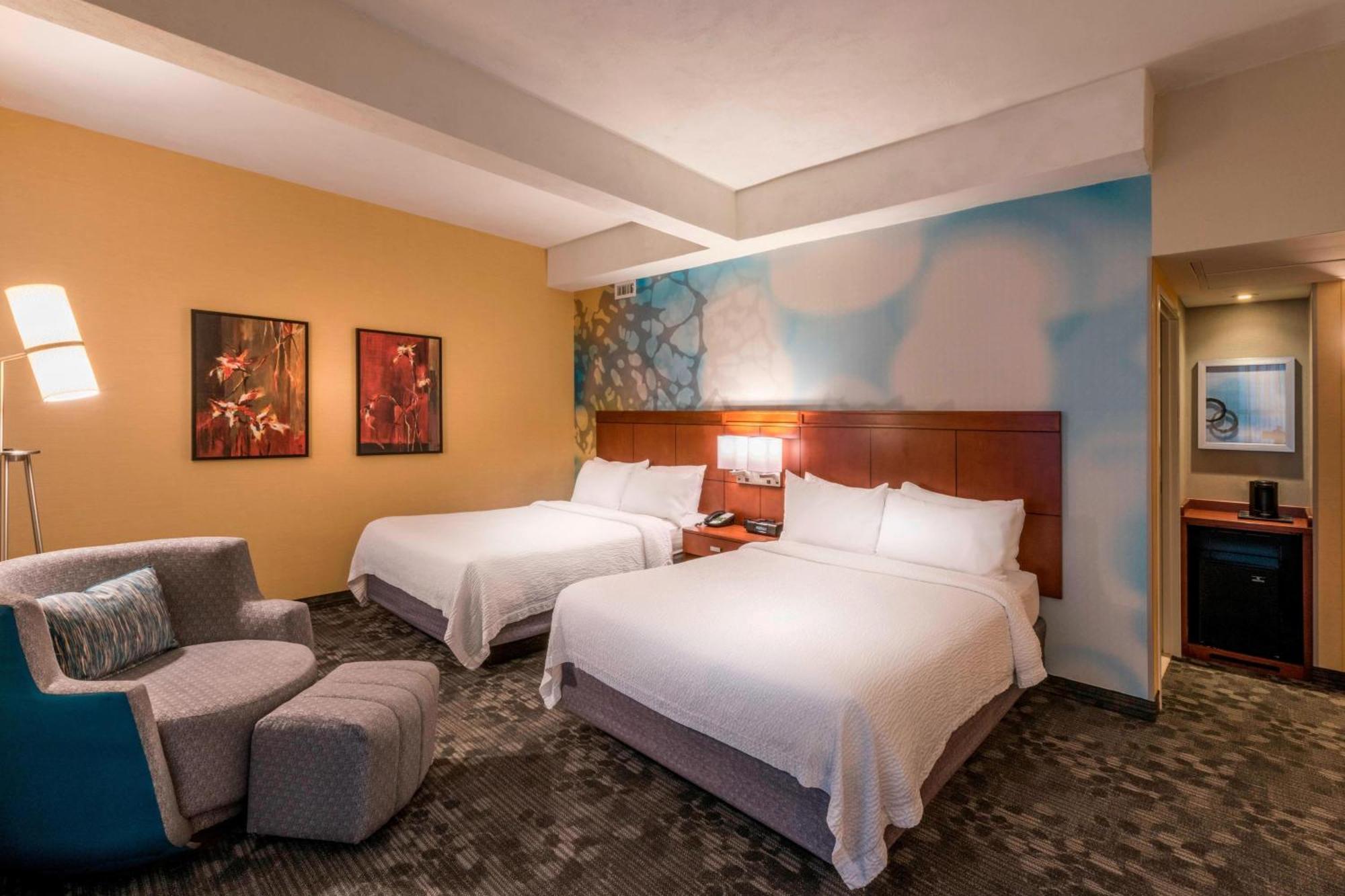 Courtyard By Marriott Downtown 4*