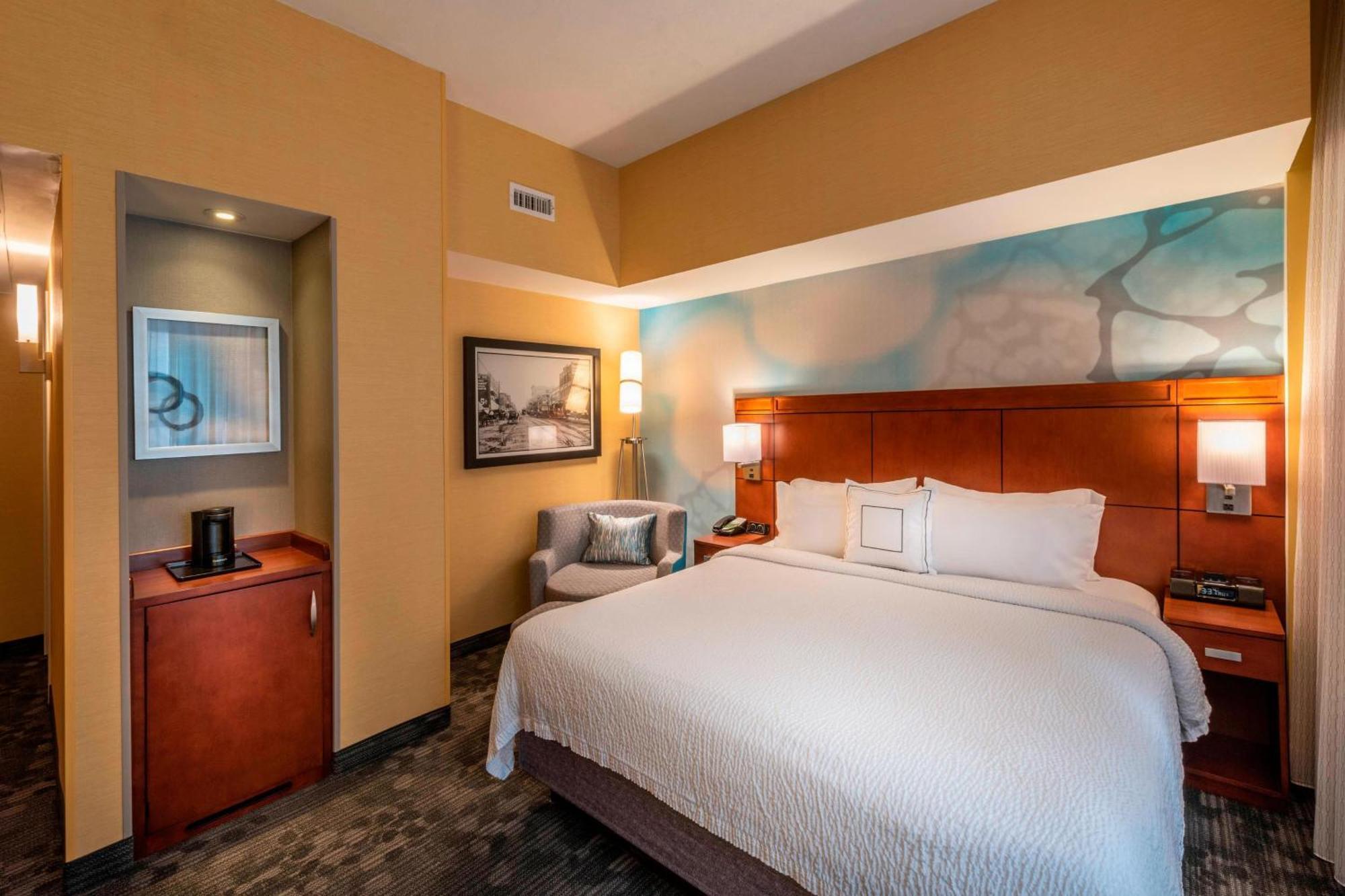 Courtyard By Marriott Downtown