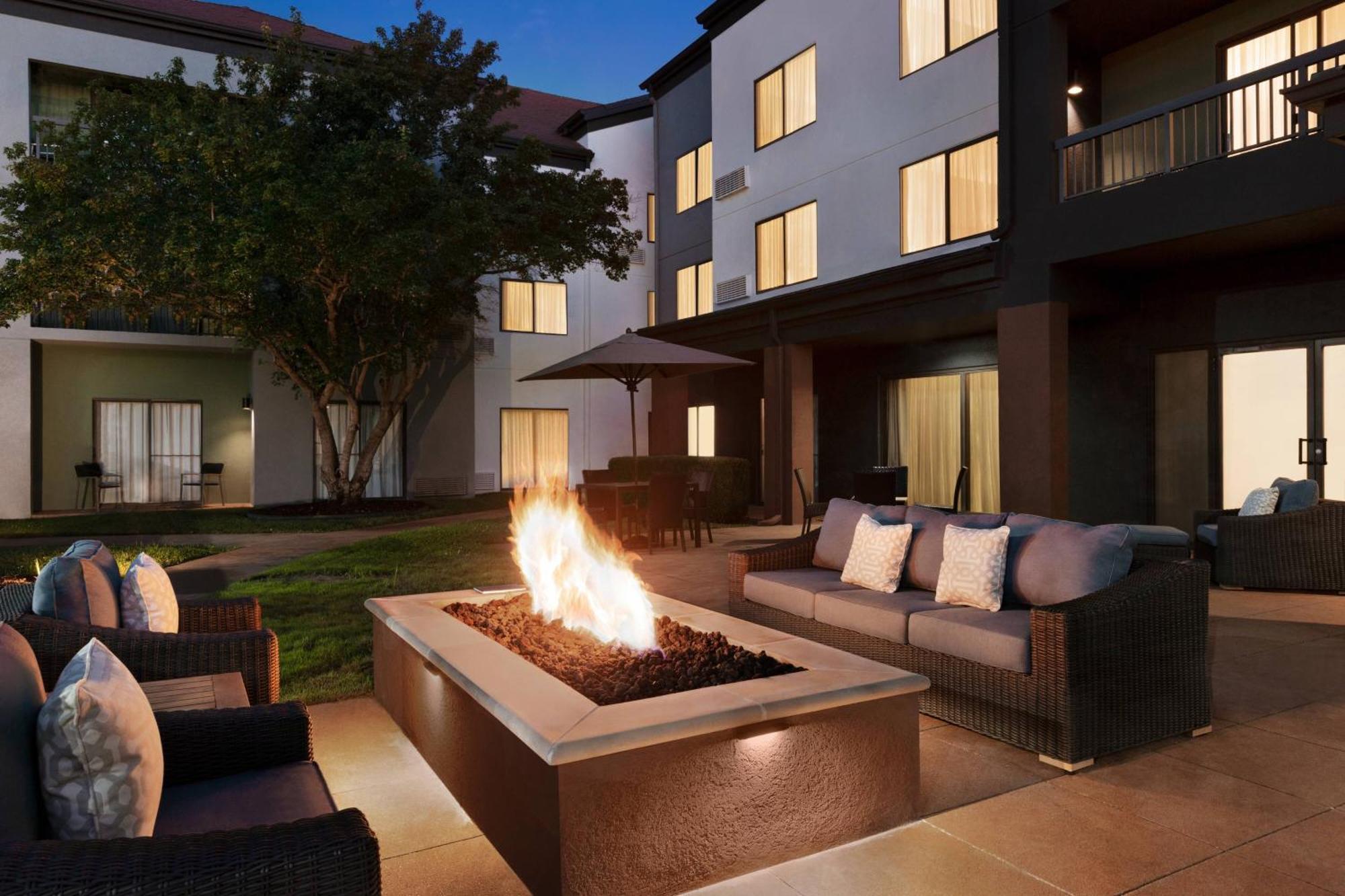 Courtyard By Marriott Tulsa