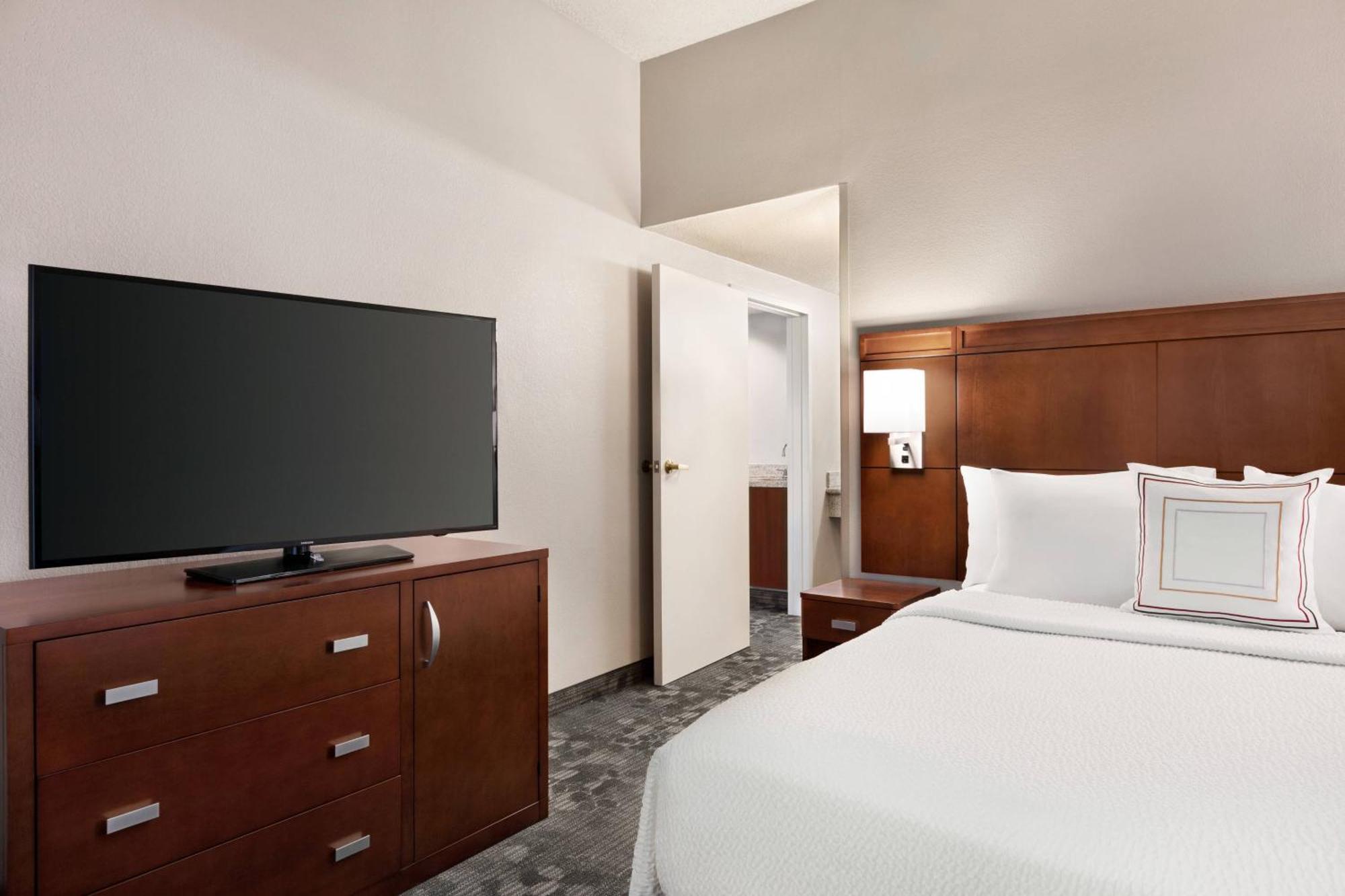 Courtyard By Marriott Hotel
