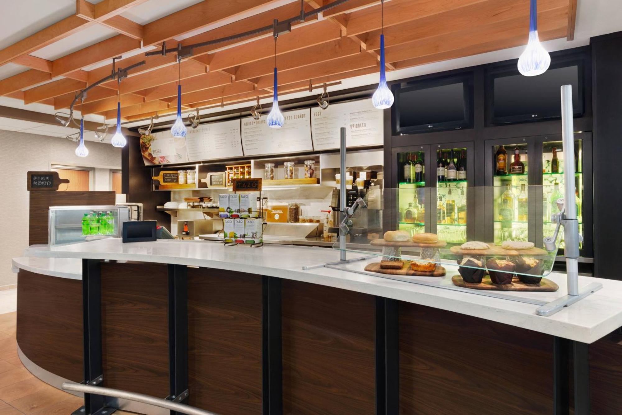 Courtyard By Marriott Hotel