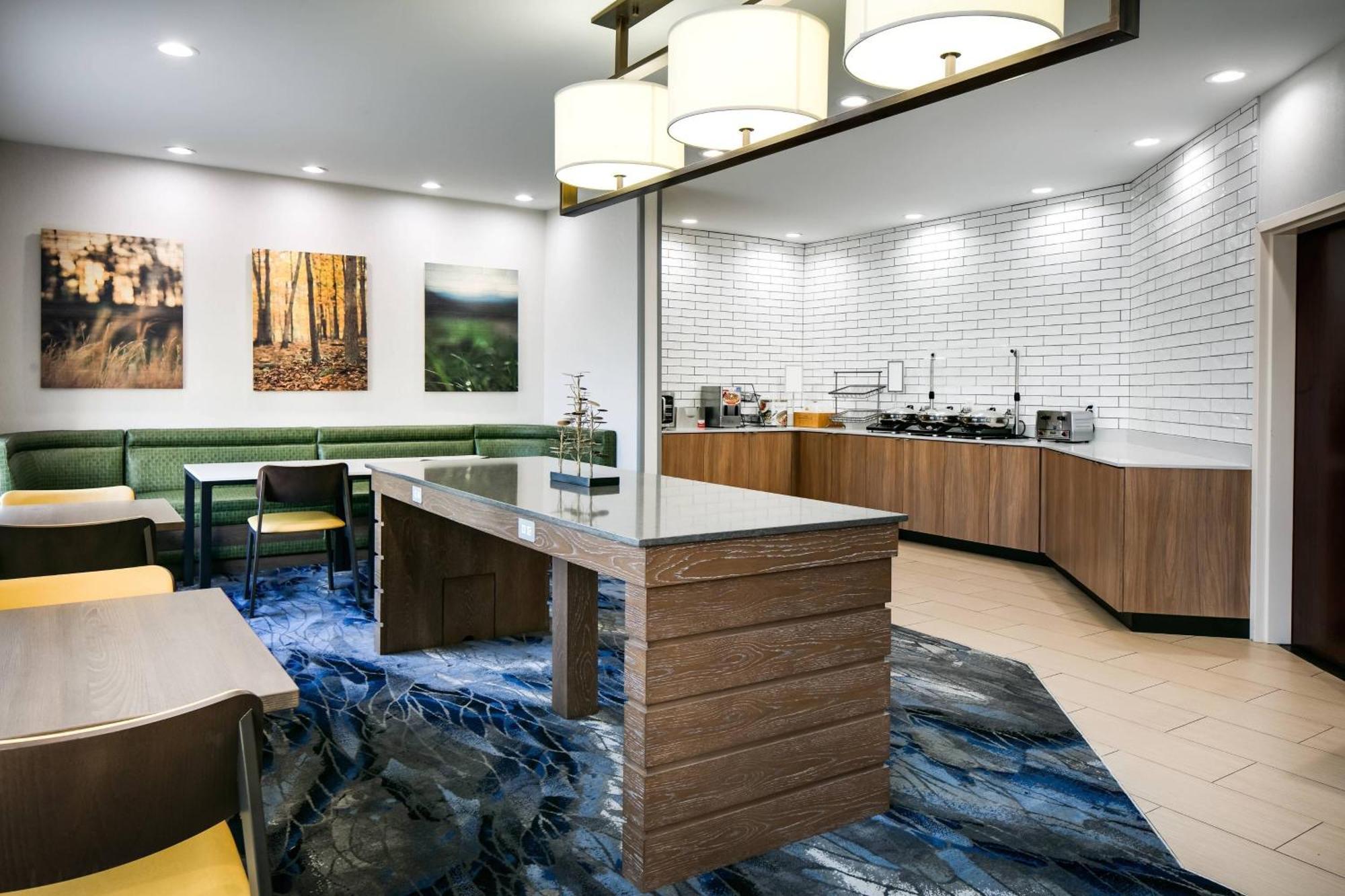 Hotel Fairfield & By Marriott 3*