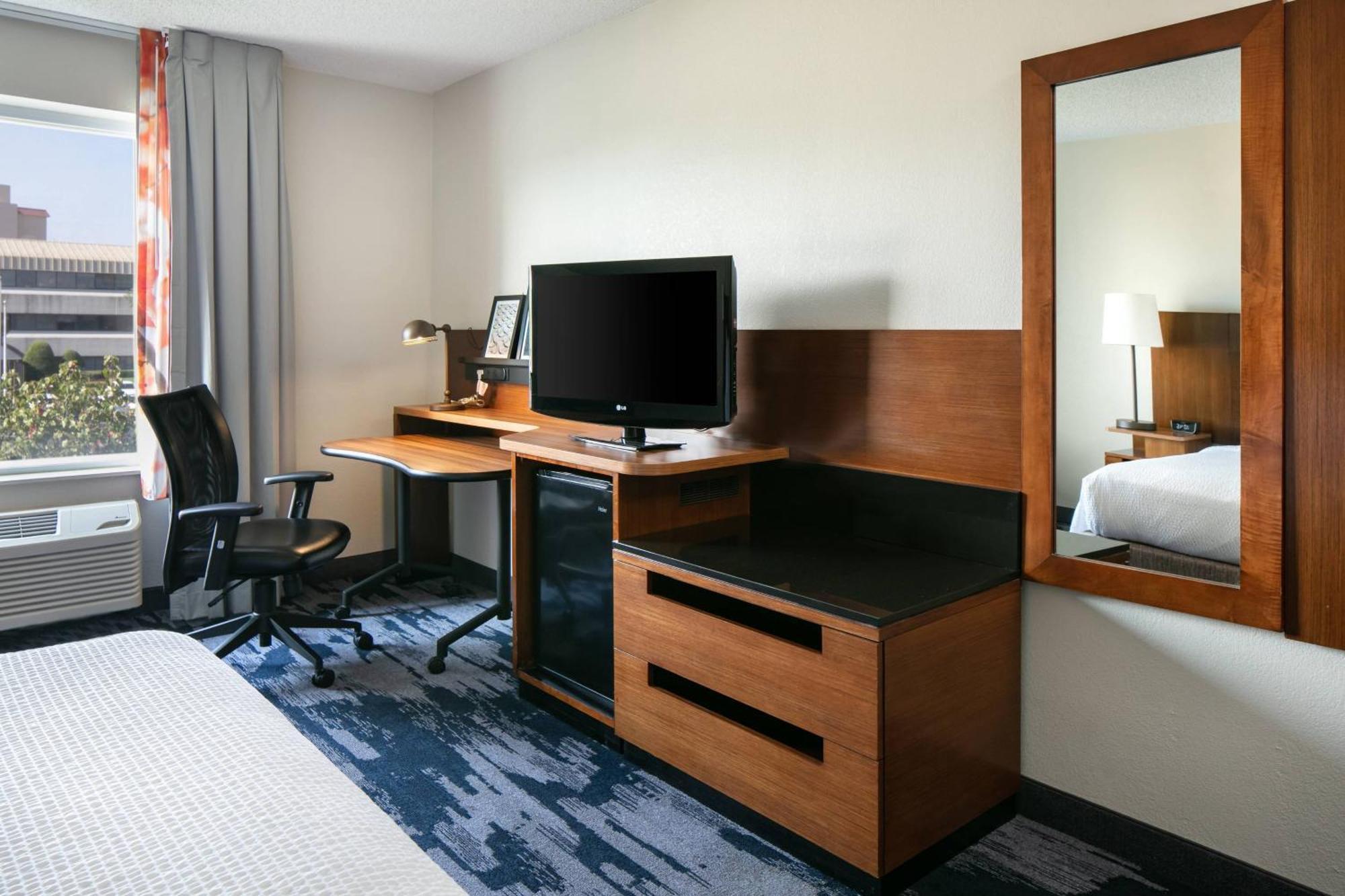 Hotel Fairfield & By Marriott 3*