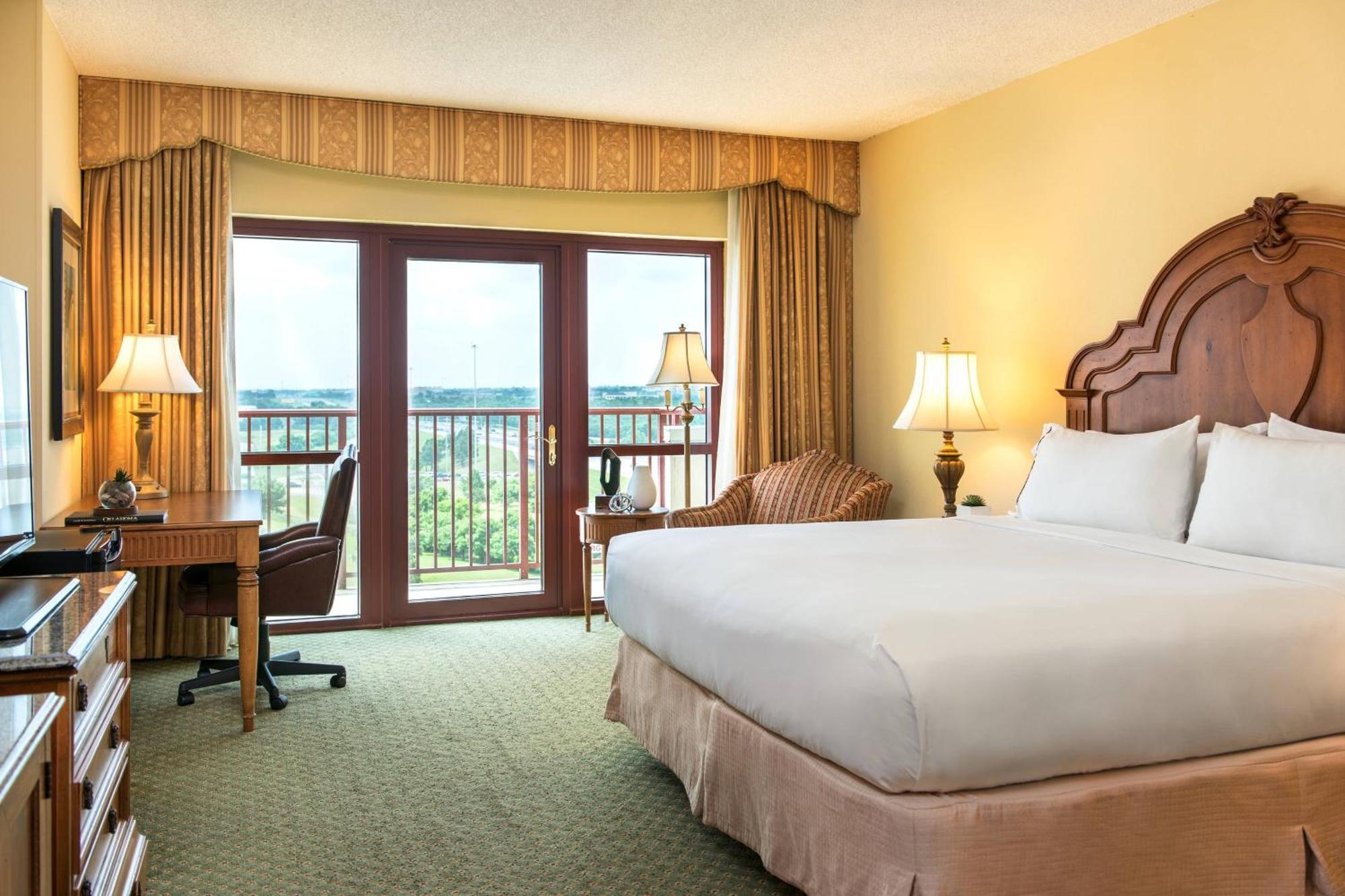 Renaissance & Convention Center 4*