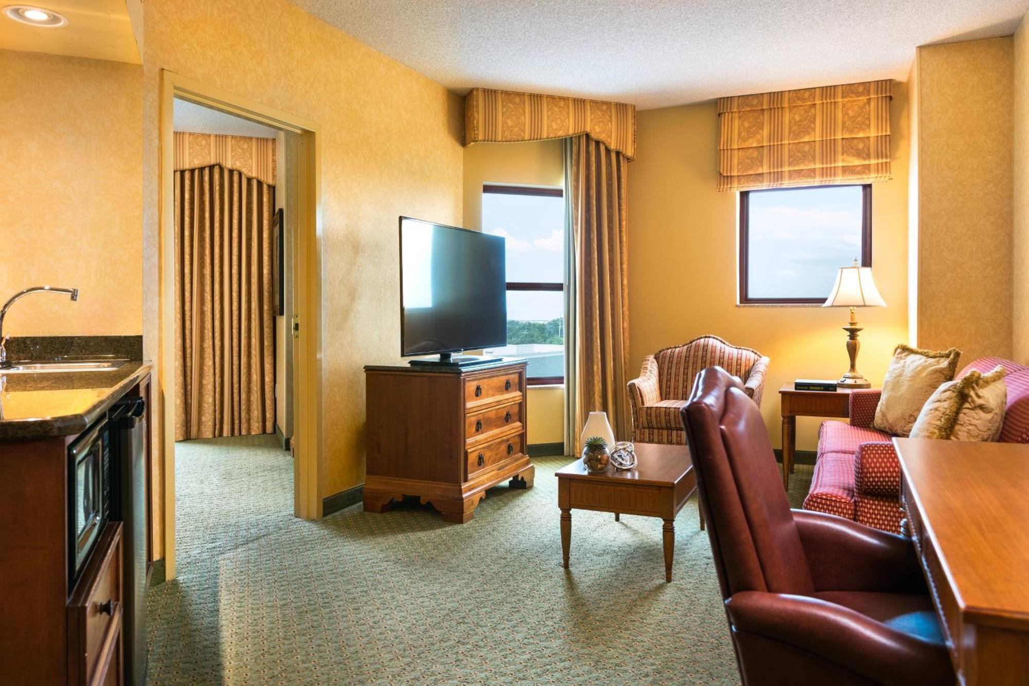 Renaissance & Convention Center 4*