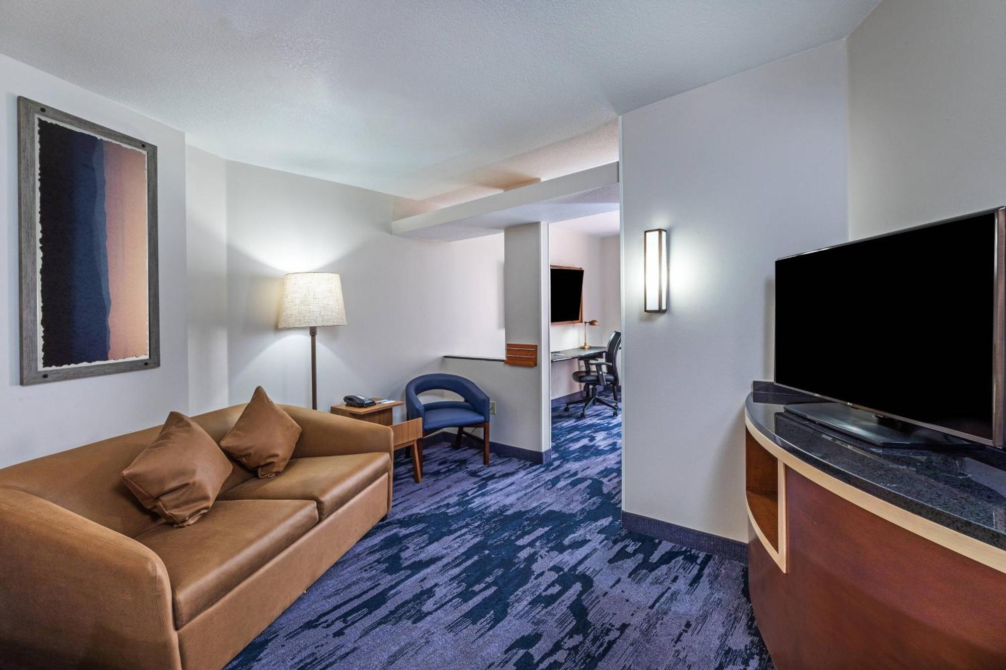 Hotel Fairfield & Downtown Arts District