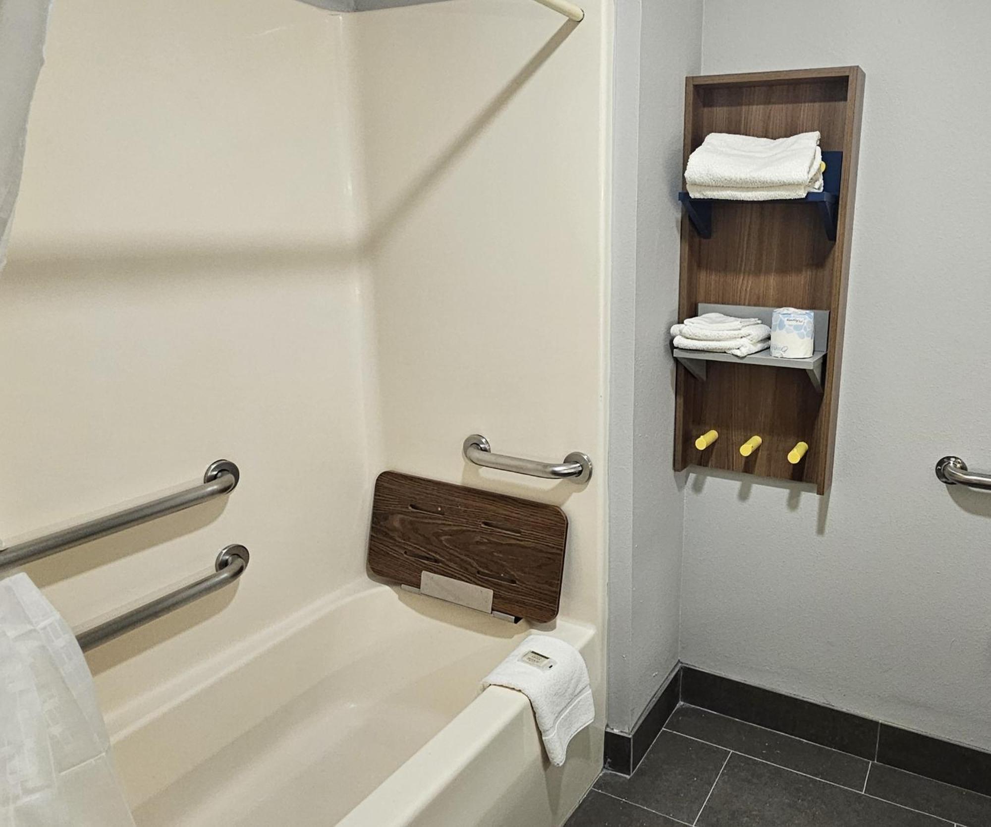 Motel Microtel & By Wyndham - Catoosa Route 66