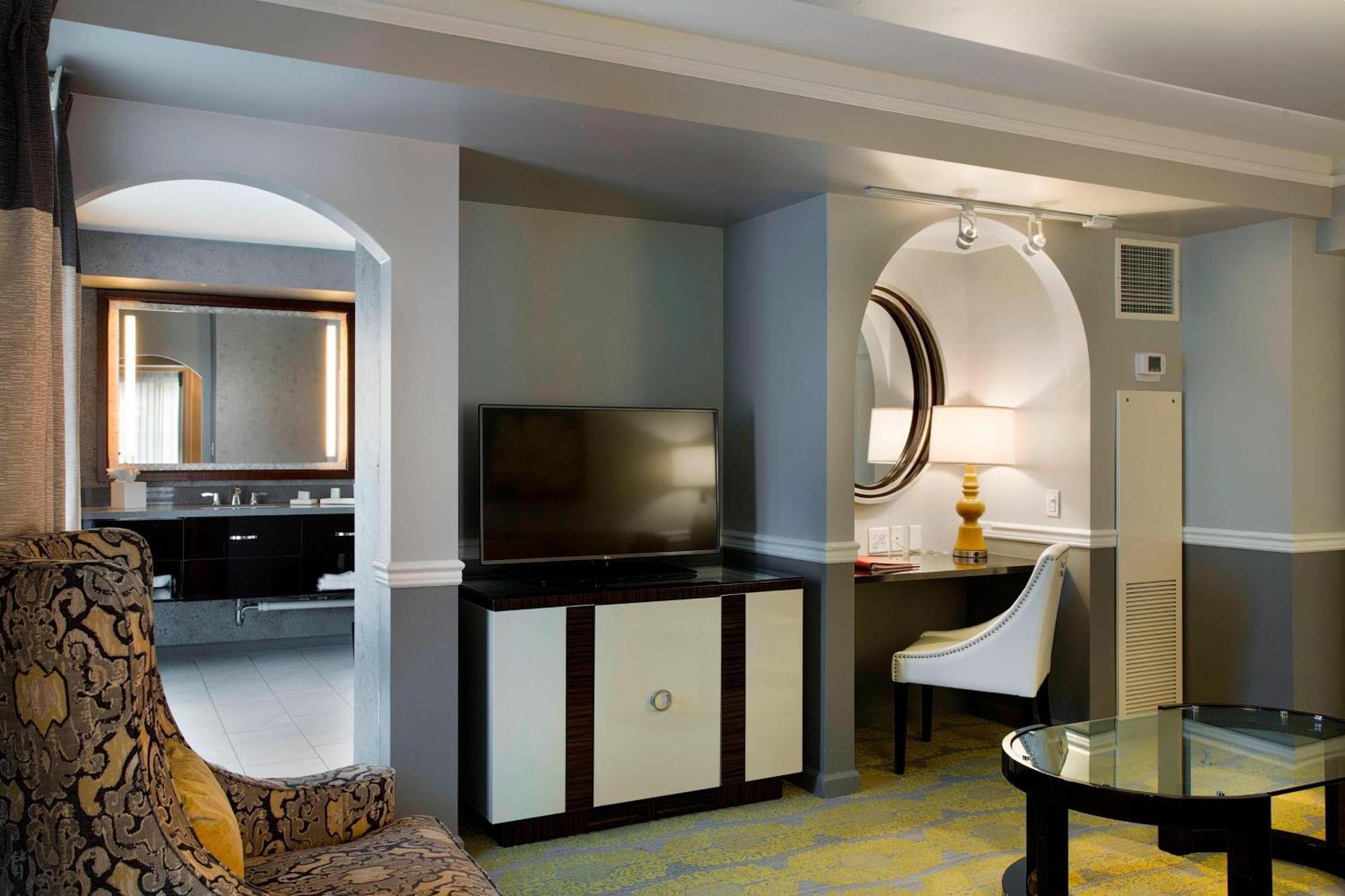 Ambassador Tulsa, Autograph Collection Hotel 4*