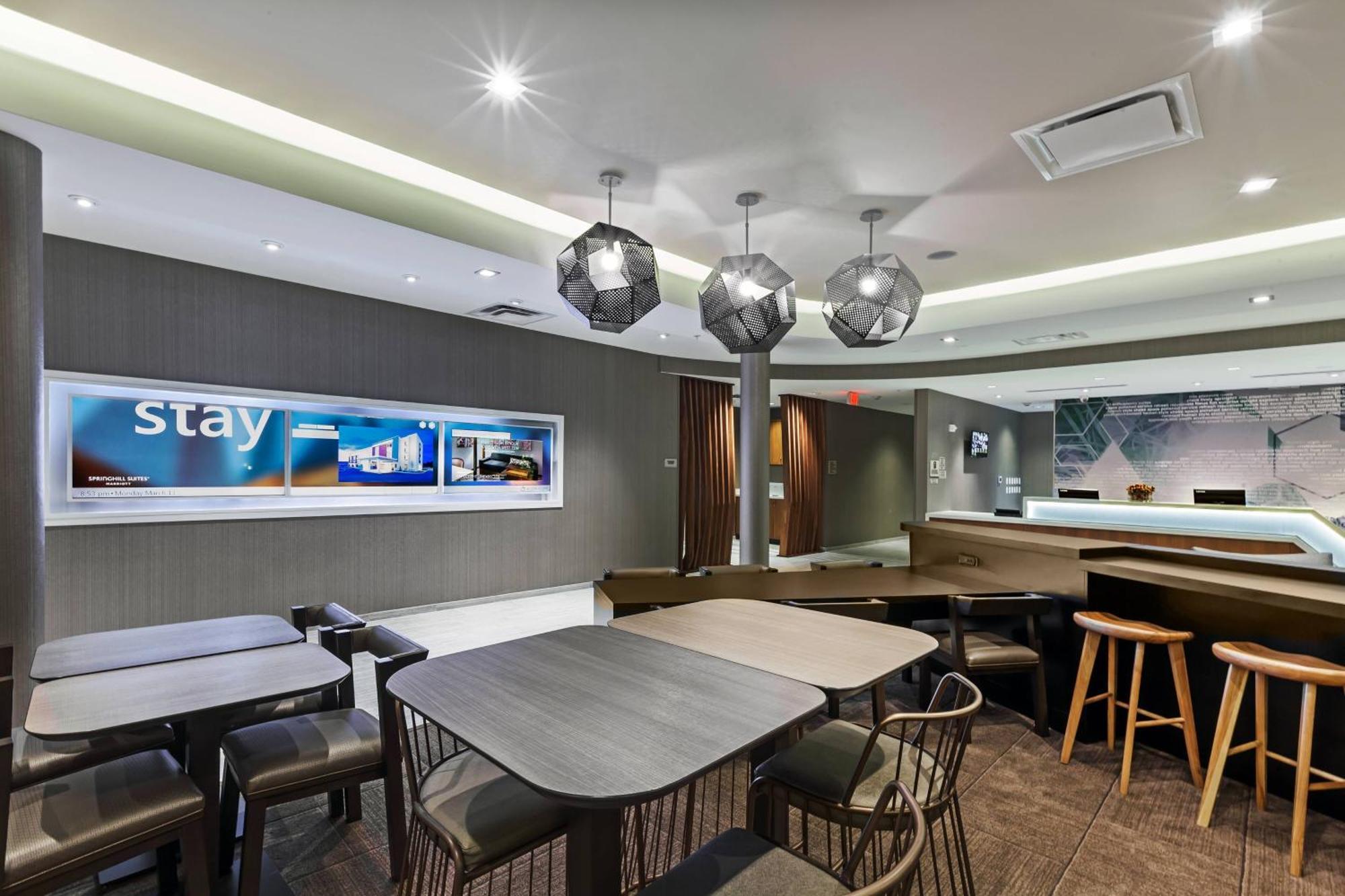 Hotel Springhill By Marriott At Hills Tulsa