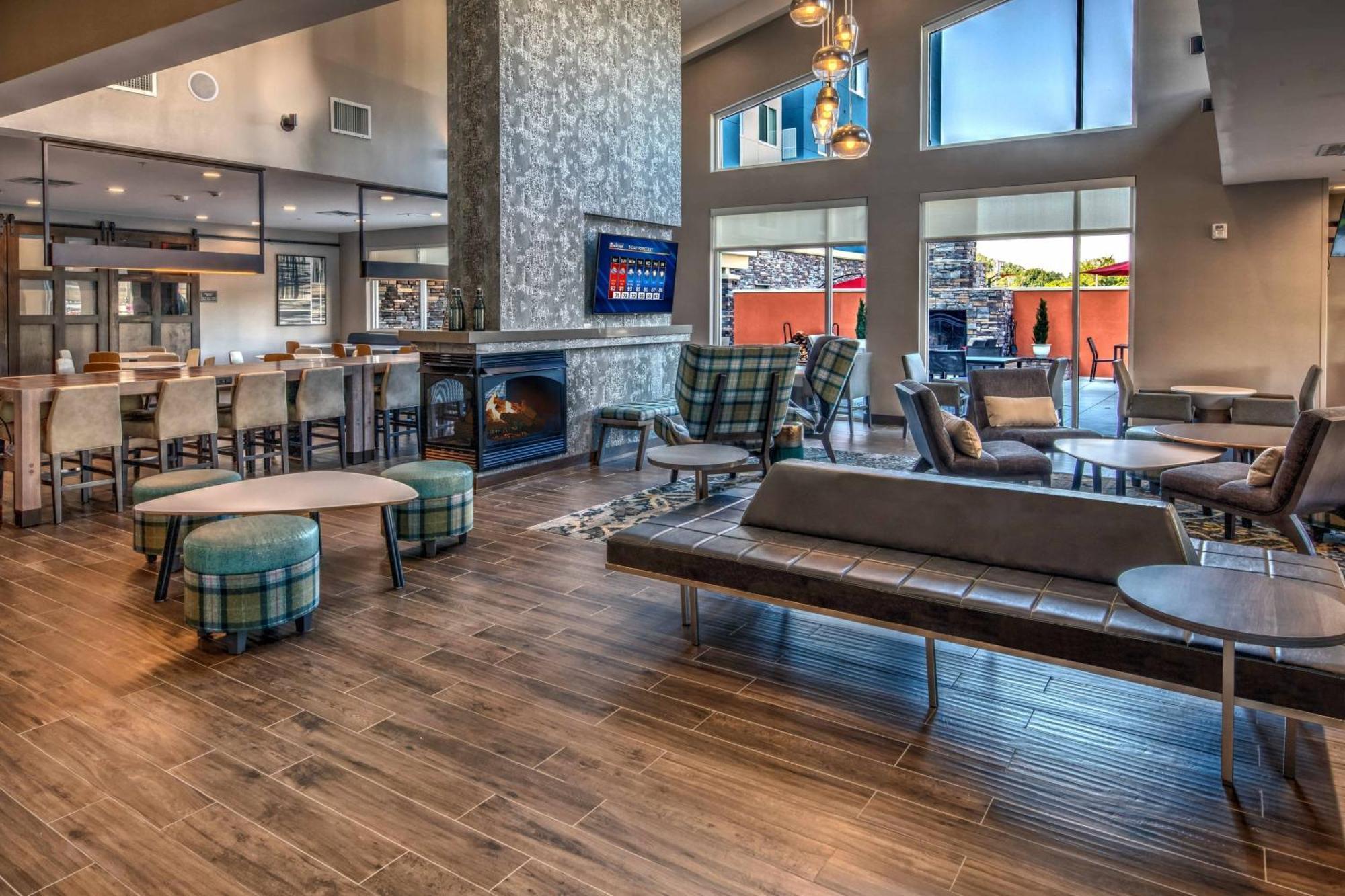 Hotel By Marriott Midtown Tulsa