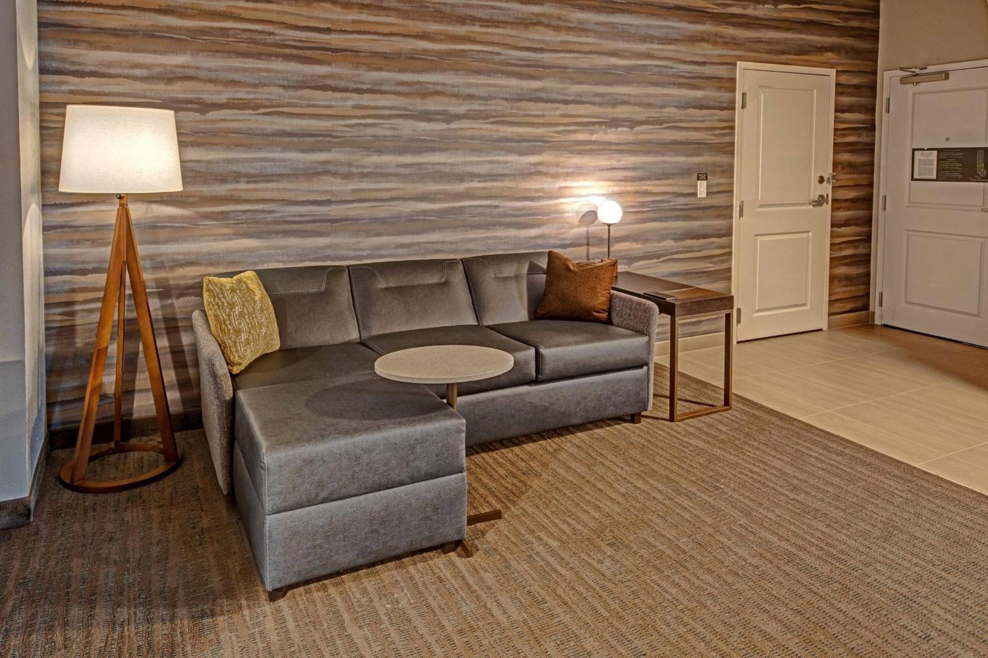Hotel By Marriott Midtown Tulsa