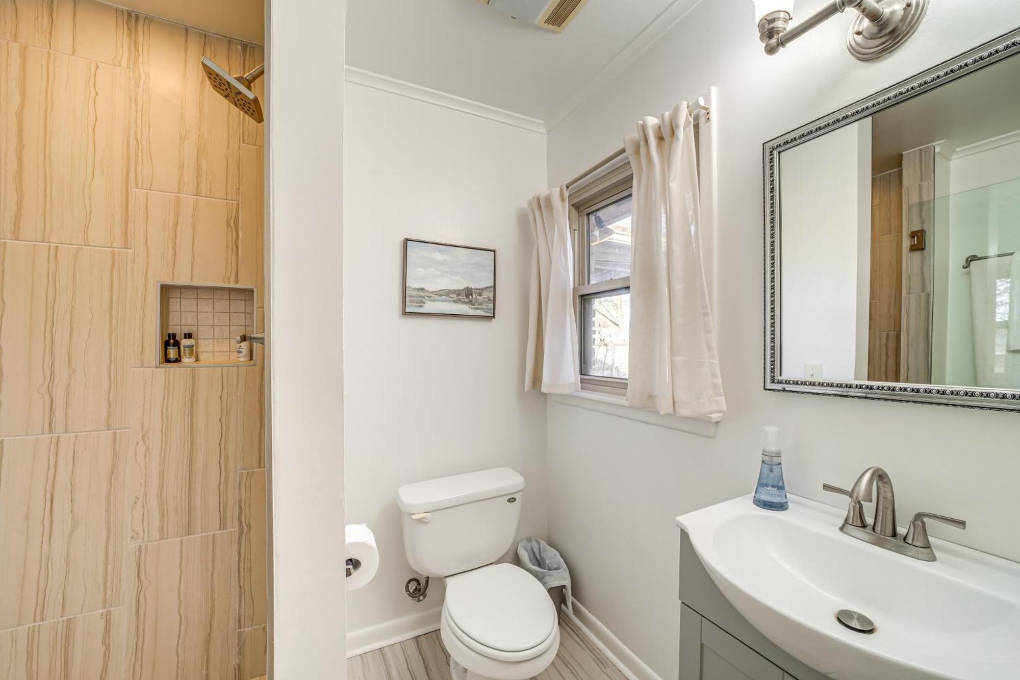 5 Mi To Downtown Groups Welcome! Holiday home Tulsa