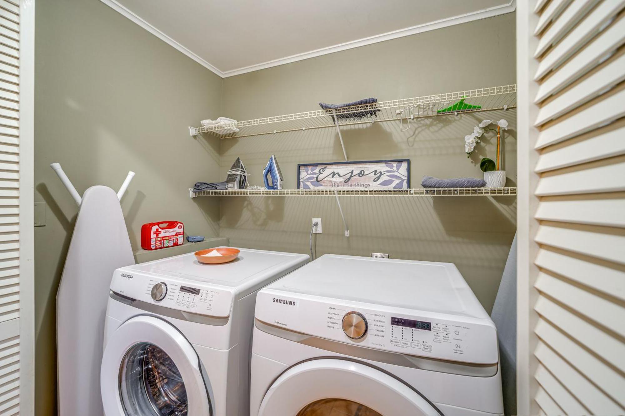 Holiday home 5 Mi To Downtown Groups Welcome!